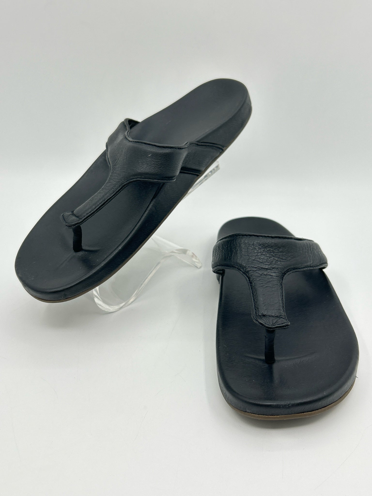 OLUKAI Size 8W Black Women Sandal