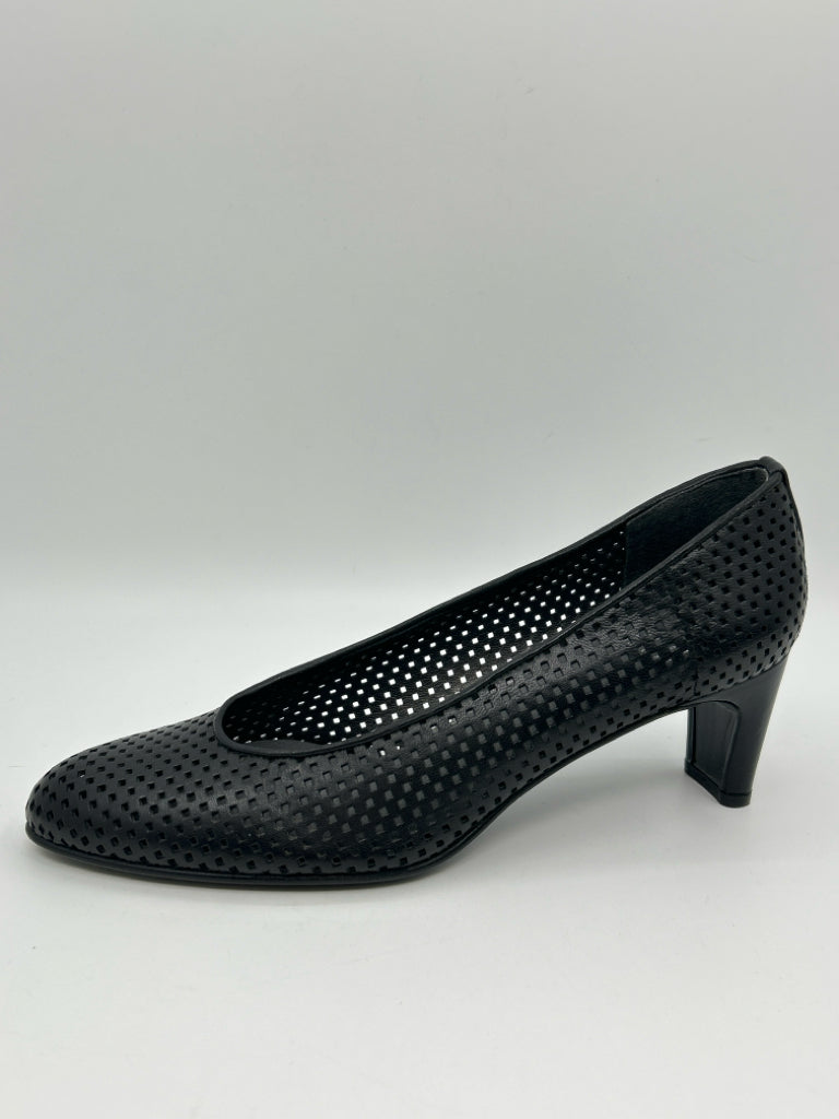 STUART WEITZMAN Women Size 8M Black Pumps