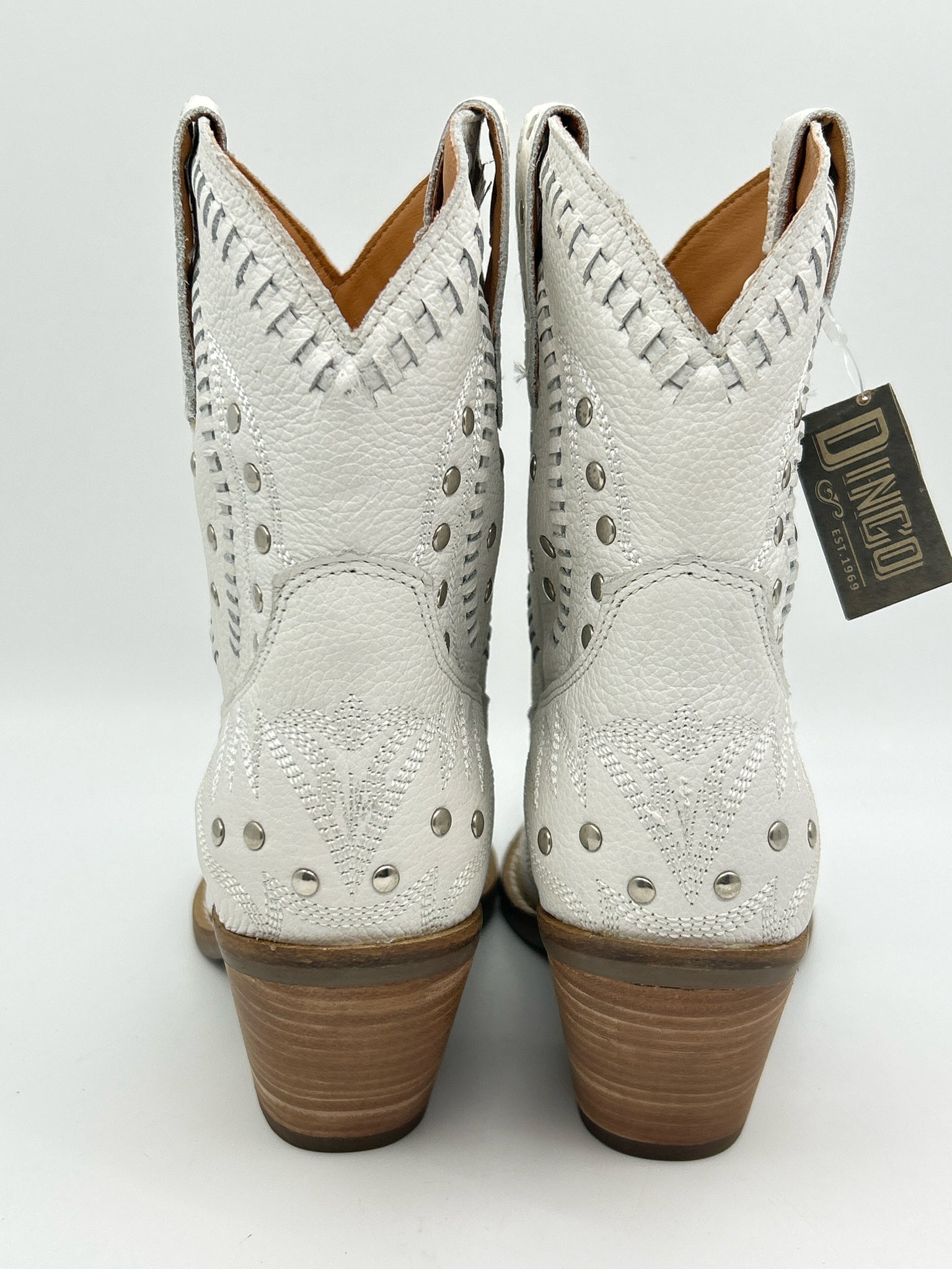 DINGO Size 7.5M White Women Booties