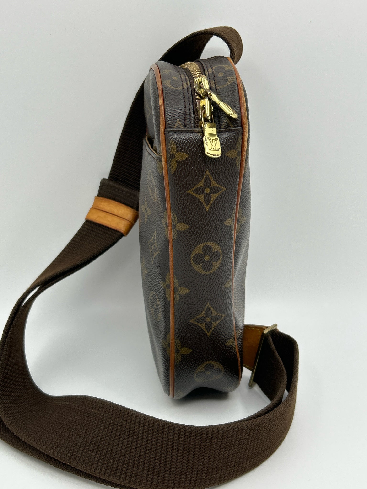 LOUIS VUITTON Brown Monogram Women Sling Bag Purse