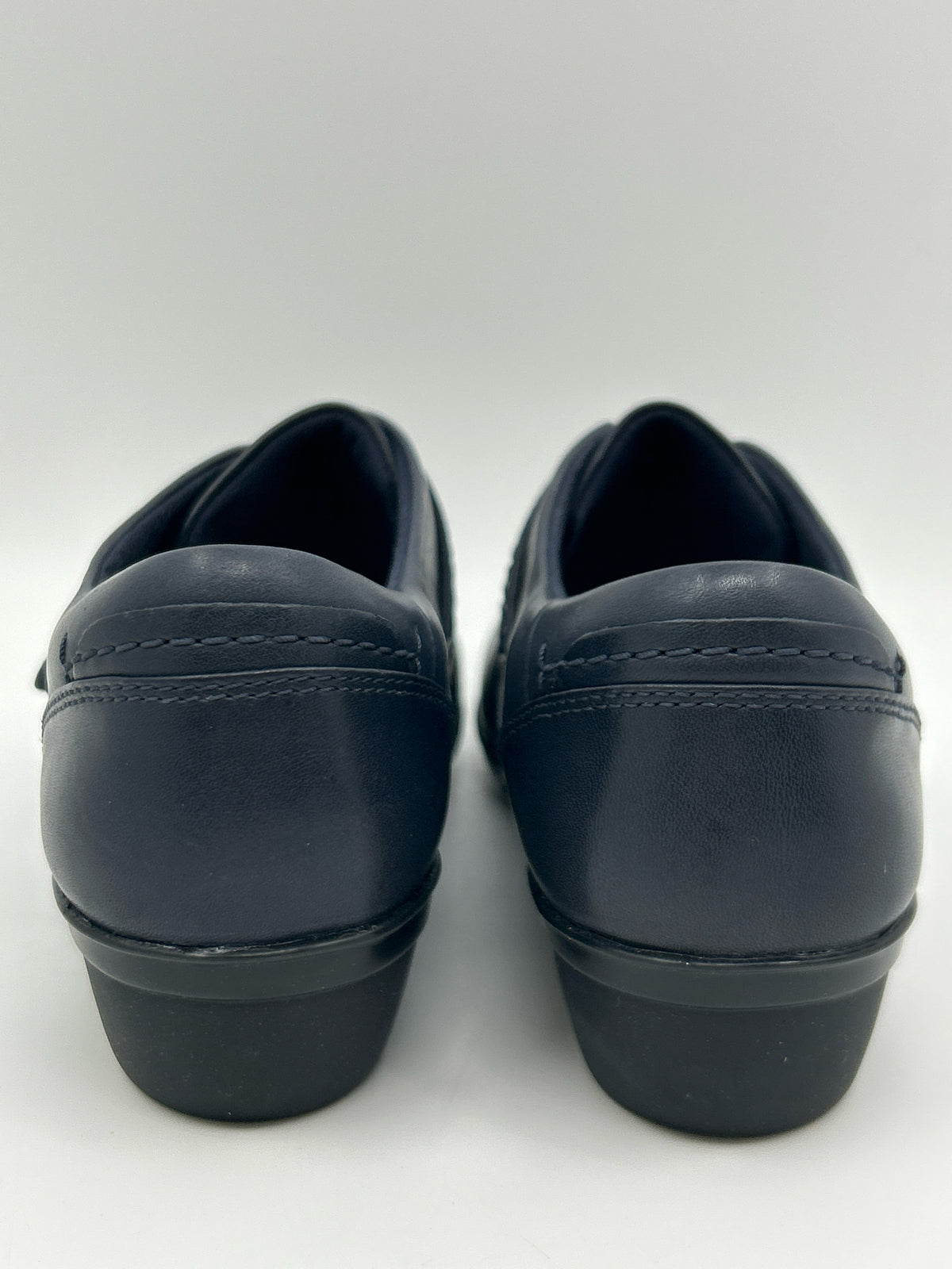 CLARKS COLLECTION NWOB Size 7 Navy Women Shoes