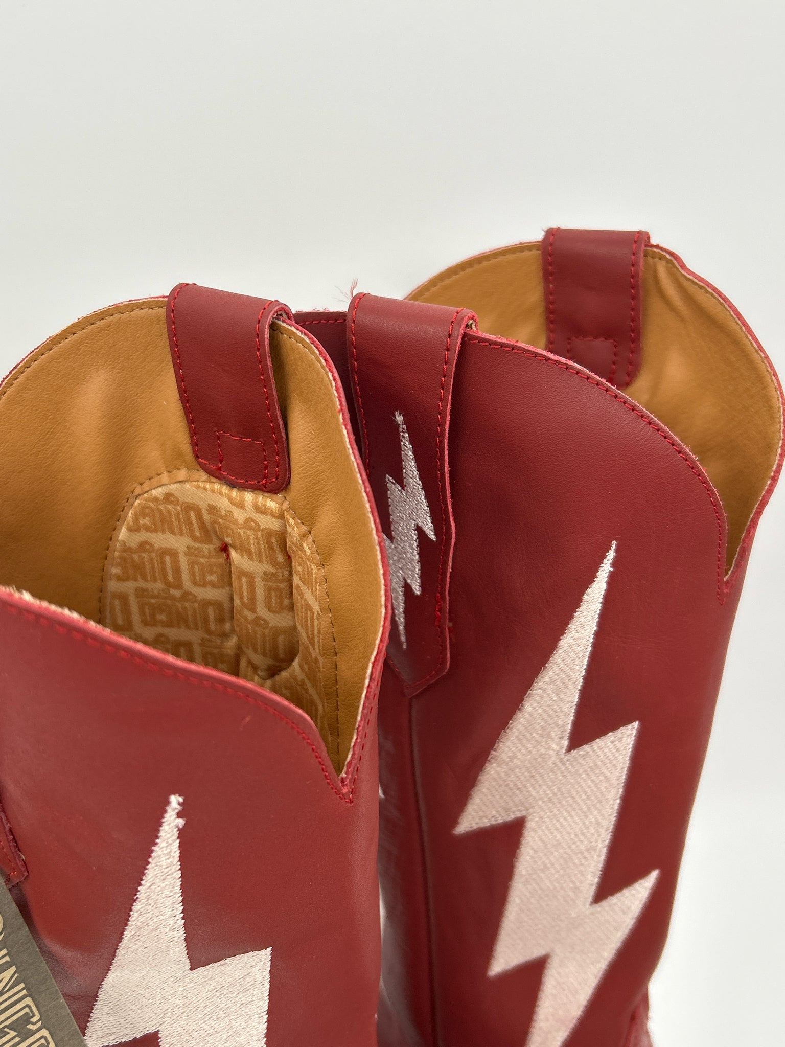 DINGO Size 7.5M red and white Women Boots