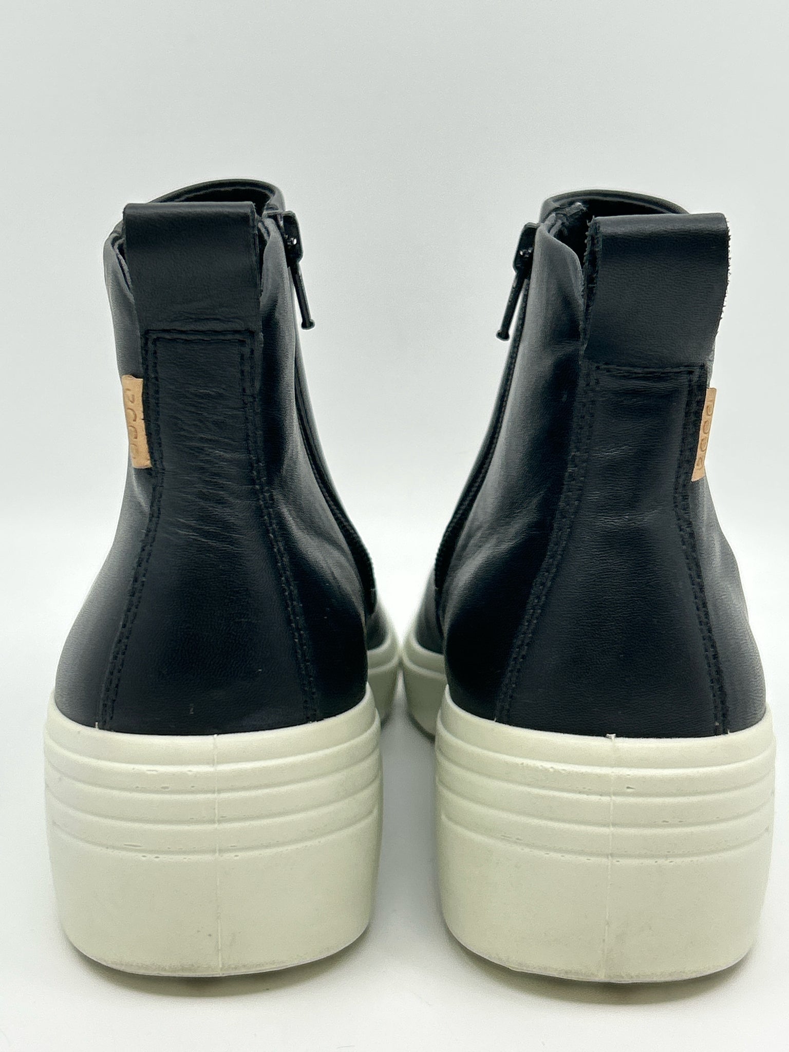 ECCO Size 39/8 Black Women Booties