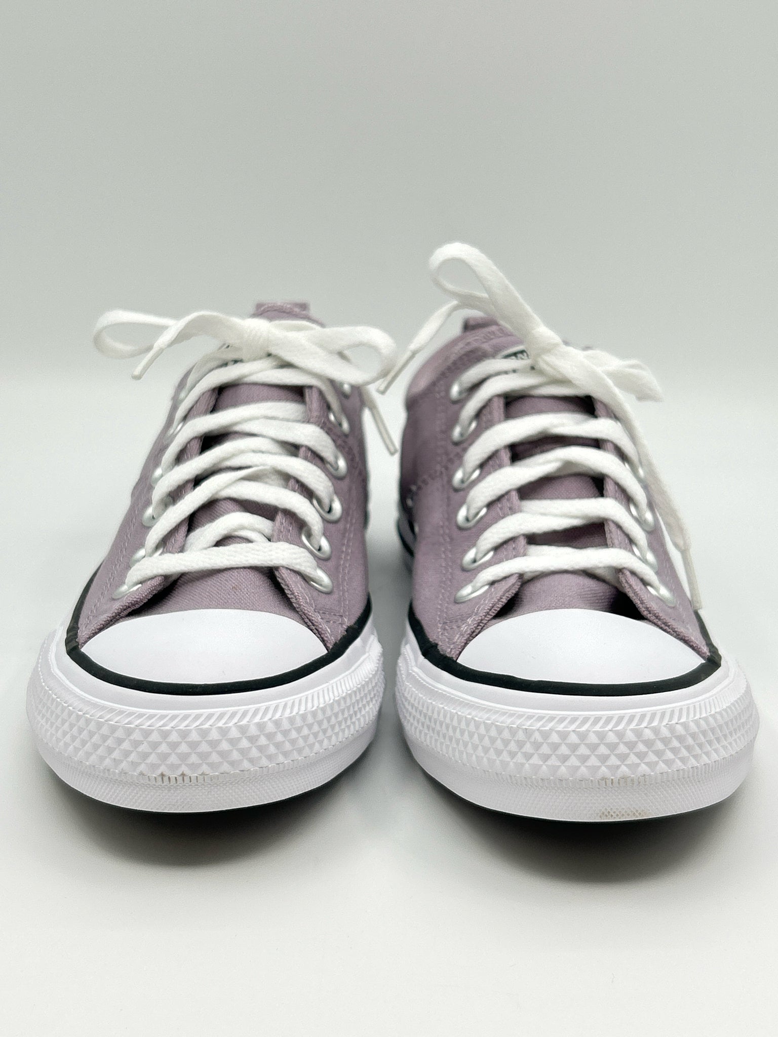 CONVERSE Size 8 Lilac Women Sneakers NWOB