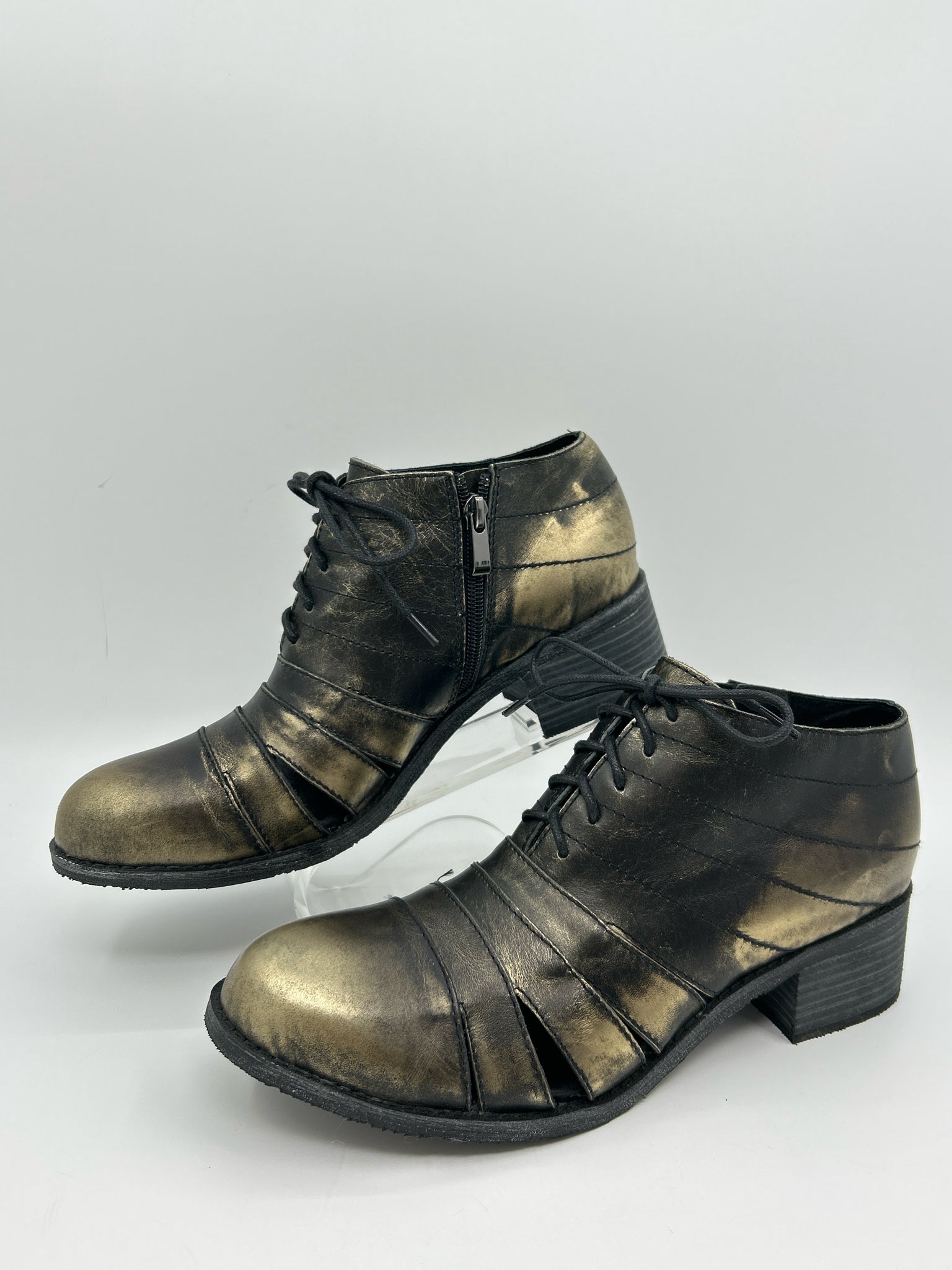 ANTELOPE Size 40 BLACK AND GOLD Women Booties