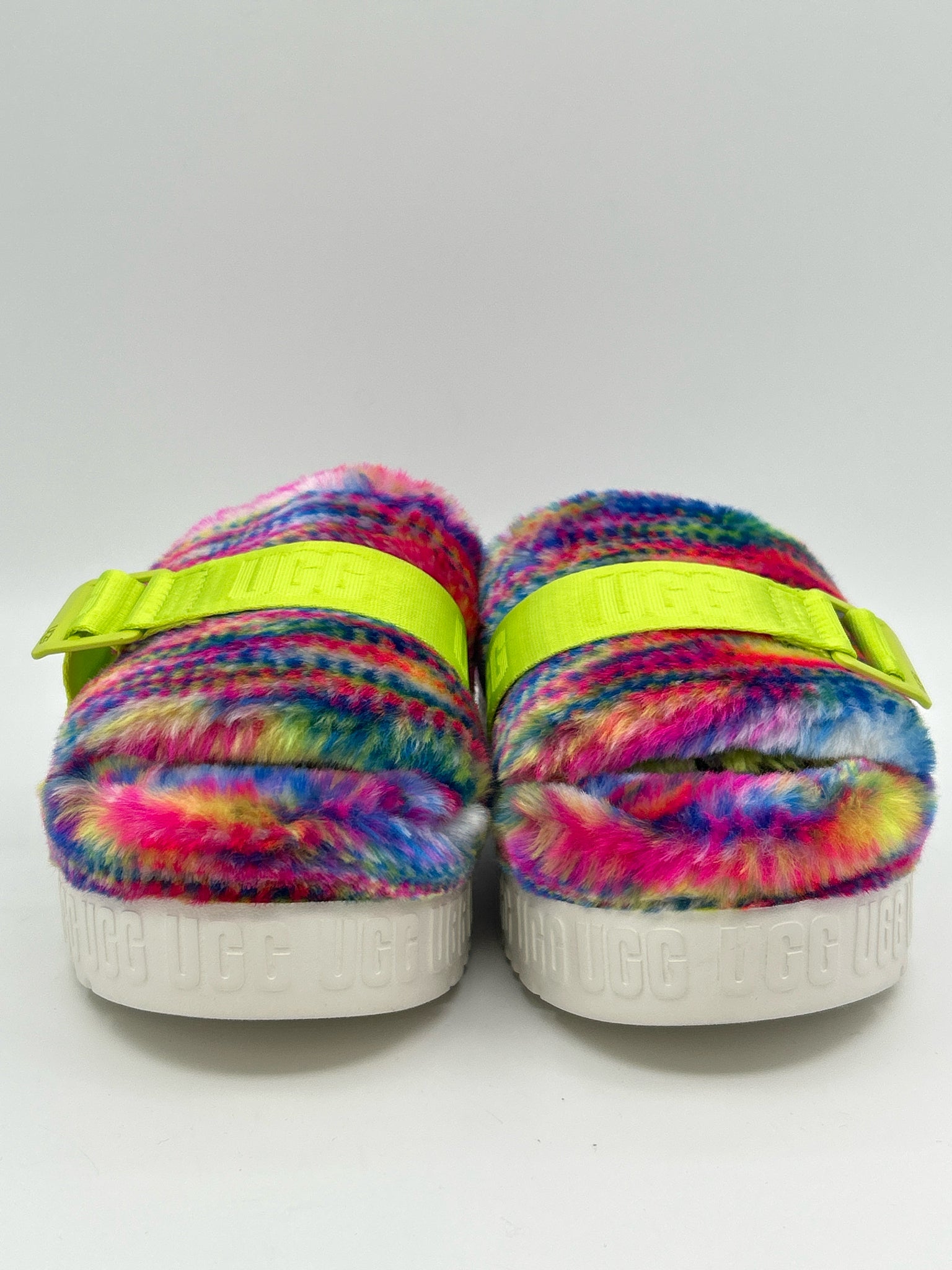 UGG Size 6 Multi-Color Women Flats