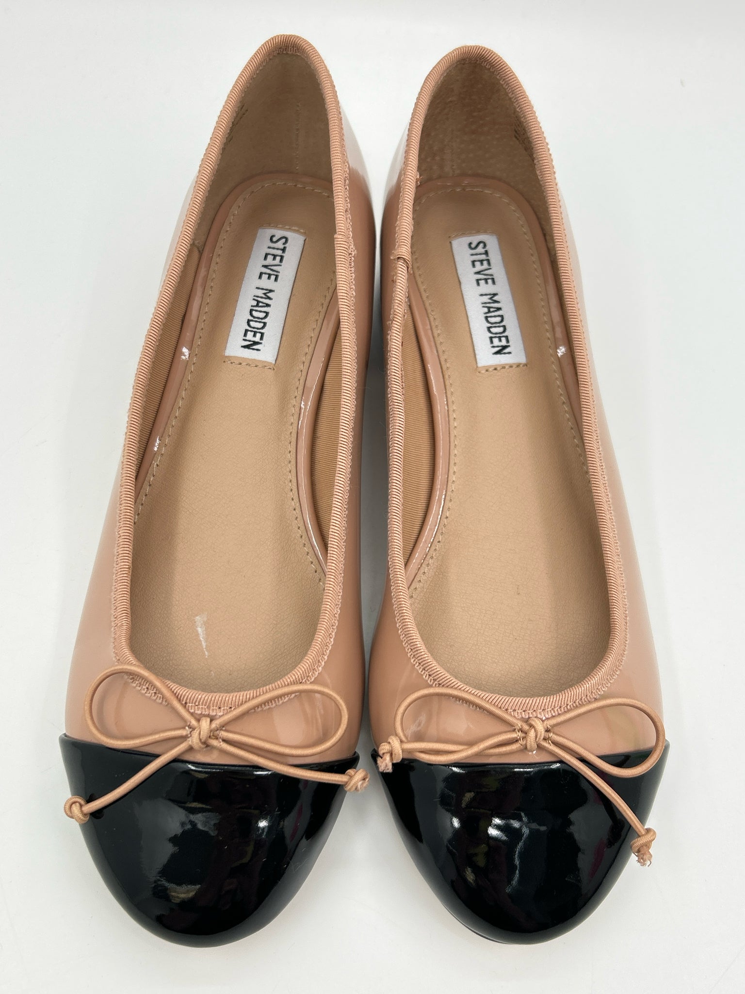 STEVE MADDEN Size 8M Beige & Black Women Pumps