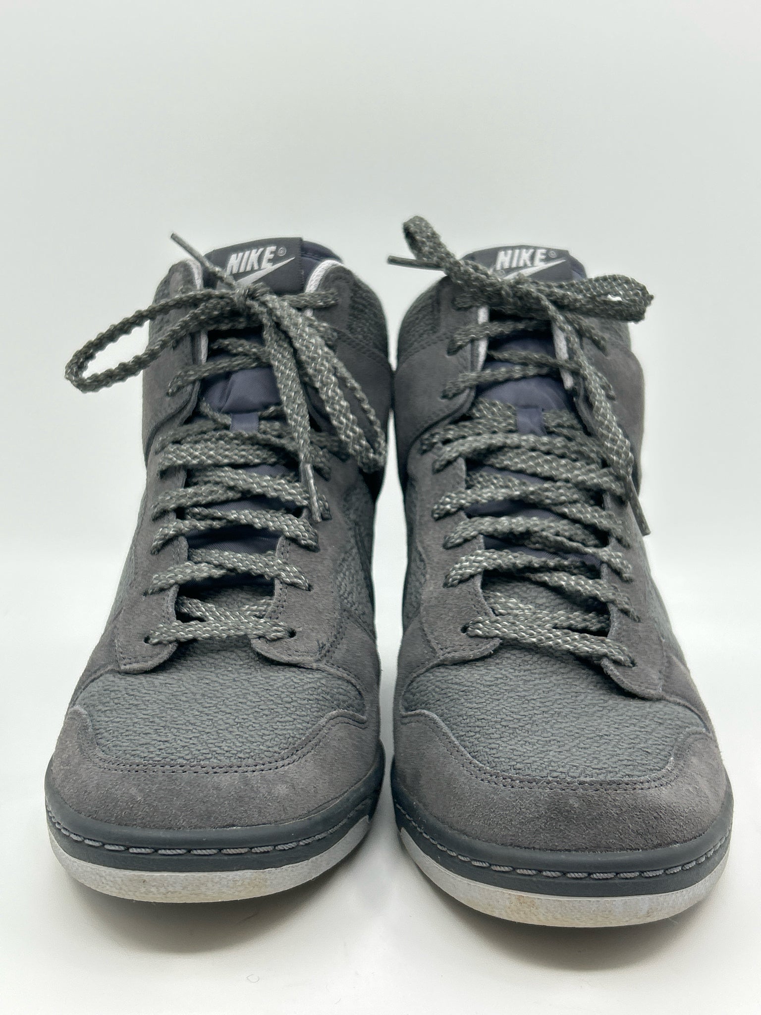 NIKE Size 10.5 Grey Women Sneakers