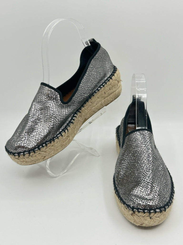 ANDRE ASSOUS Size 8 Silver Women's Flats