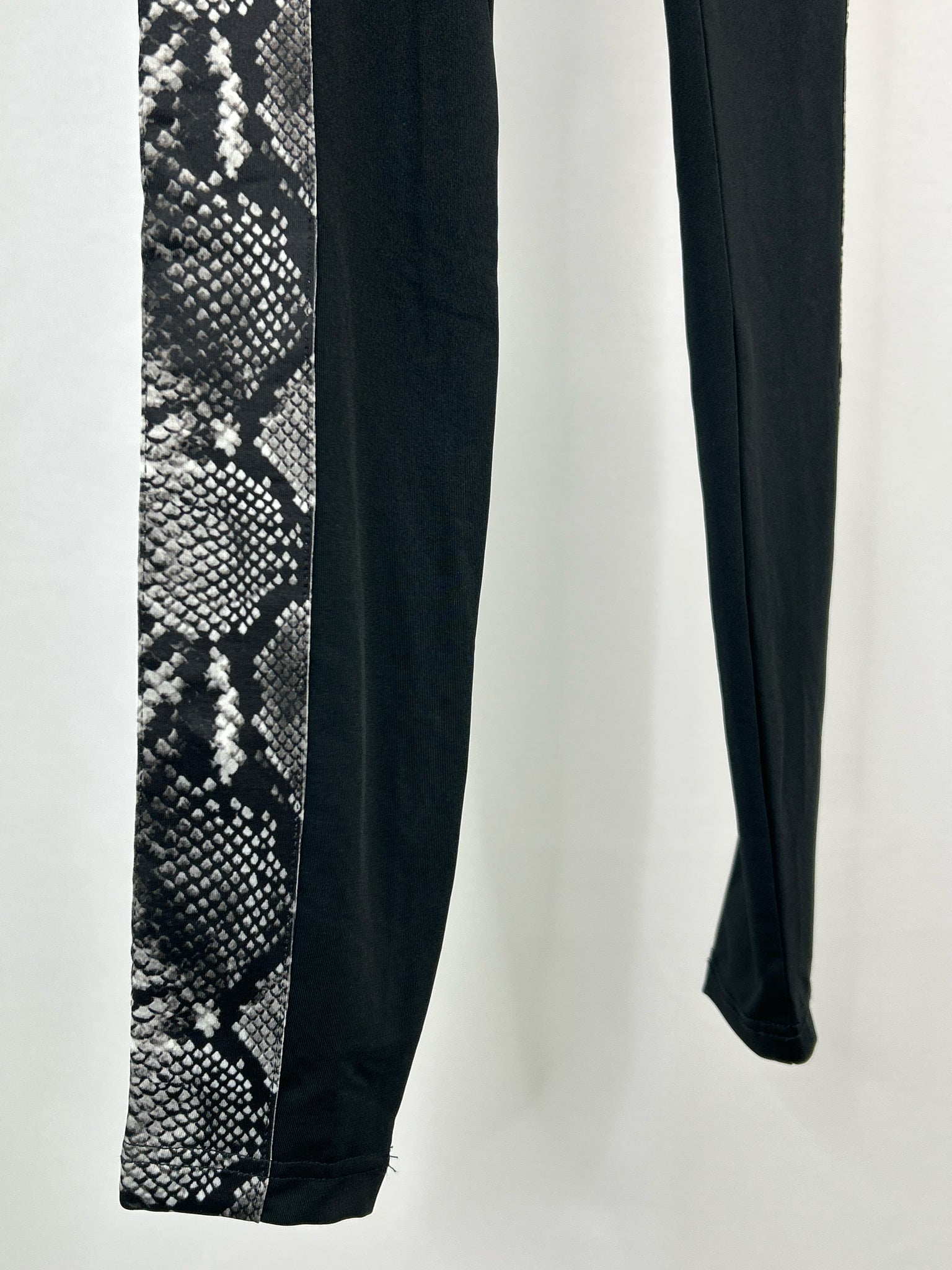 PAM & GELA Size P Black Women Legging