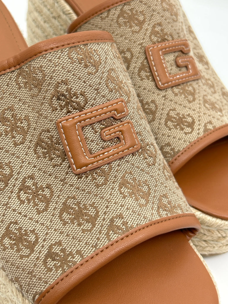 GUESS Size 11M Tan Women's Sandal