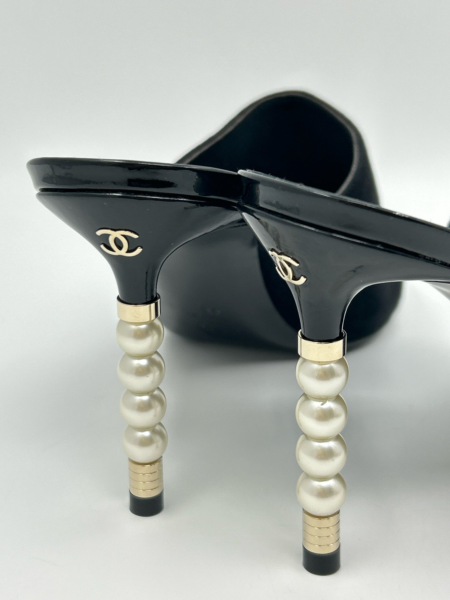 CHANEL Size 42 Black Women Pumps