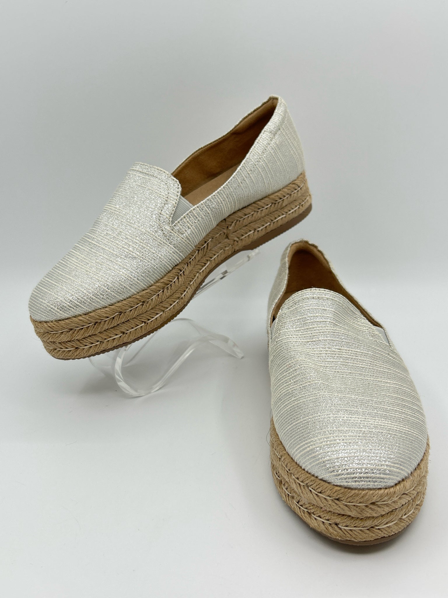 NATURALIZER Size 7.5M Silver Metallic Women's Flats