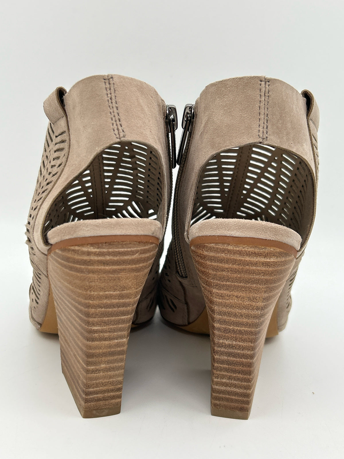 VINCE CAMUTO Size 7M Beige Women Booties