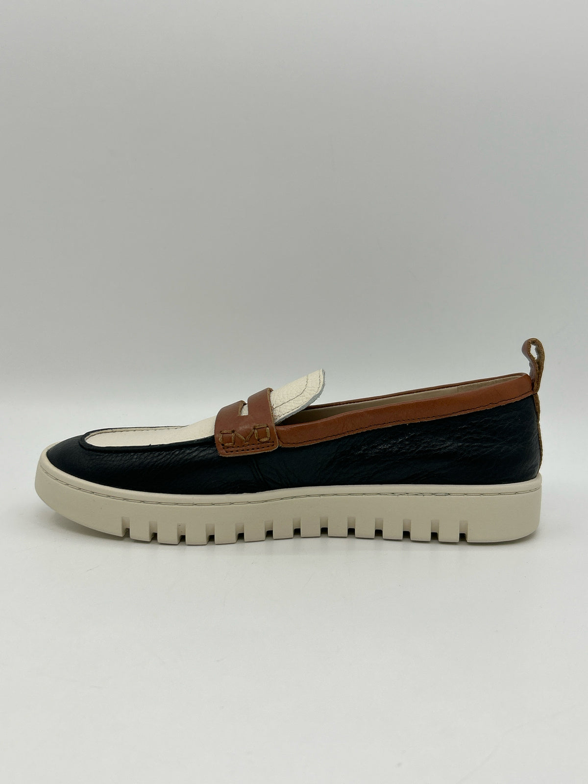 VIONIC Size 8.5M CREAM AND BLACK Women Loafer