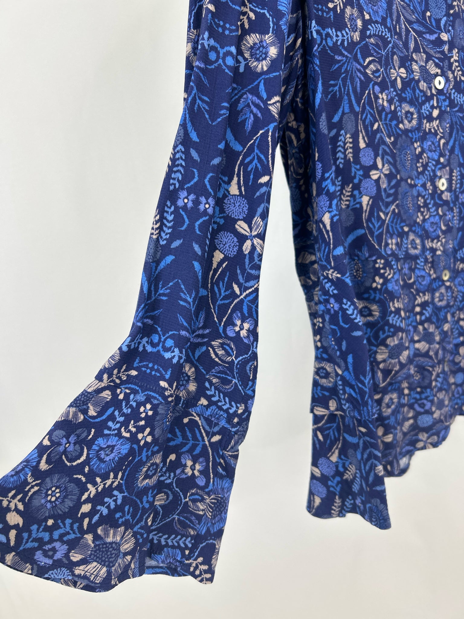 HABITAT Size S Blue floral Women Blouse