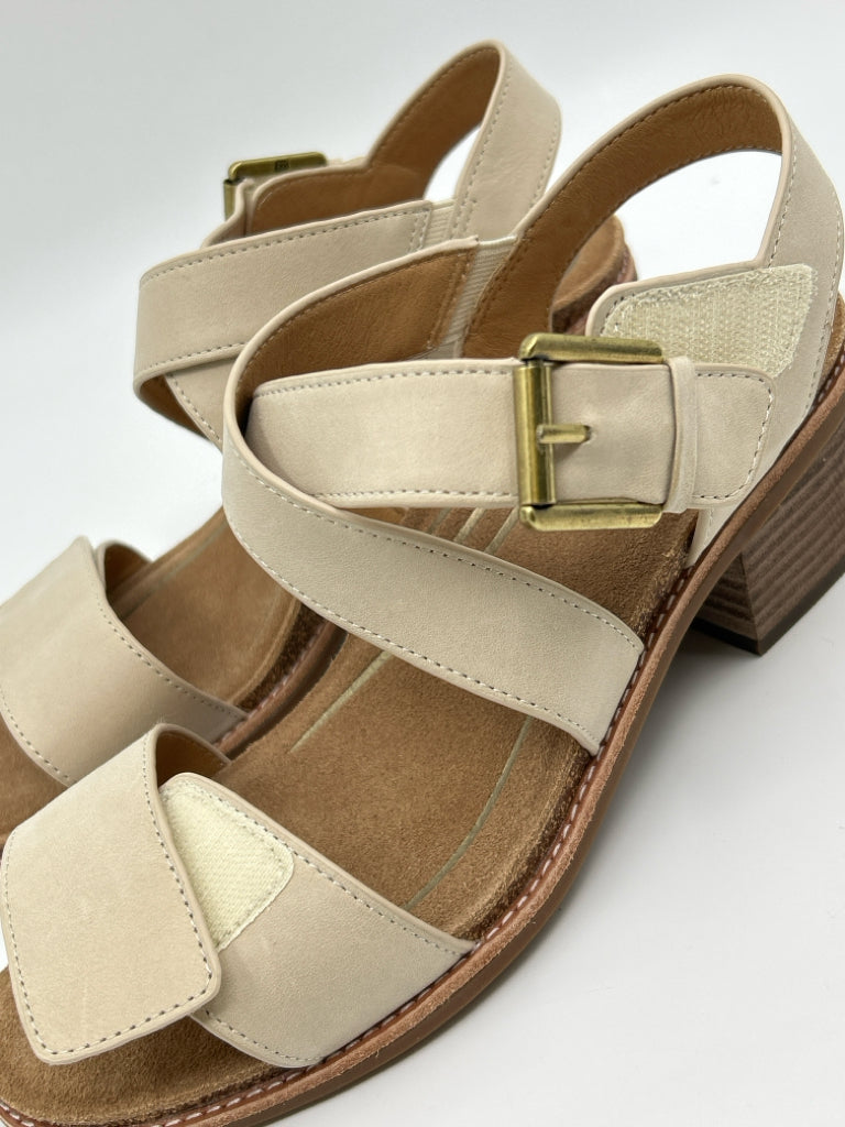 AETREX Size 8.5 Ivory Women's Sandal