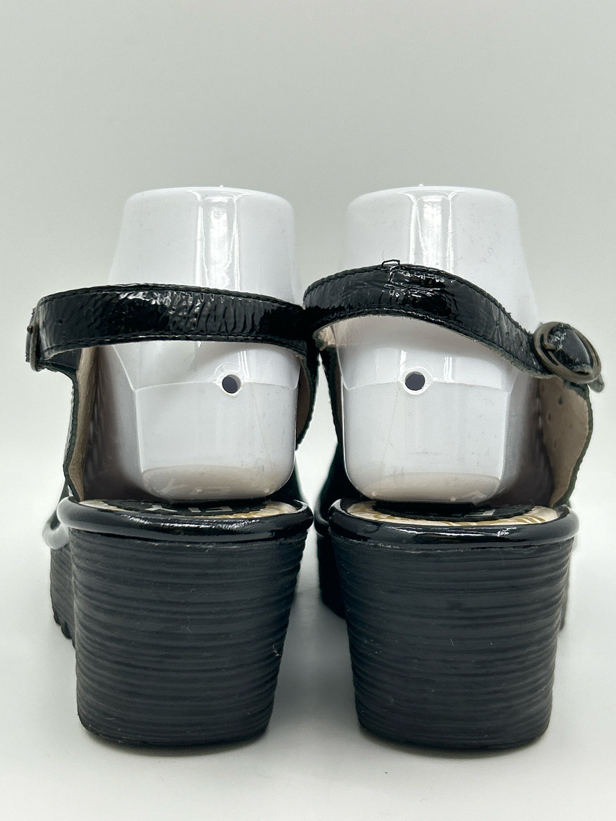 FLY LONDON Size 39 Black Women Sandal