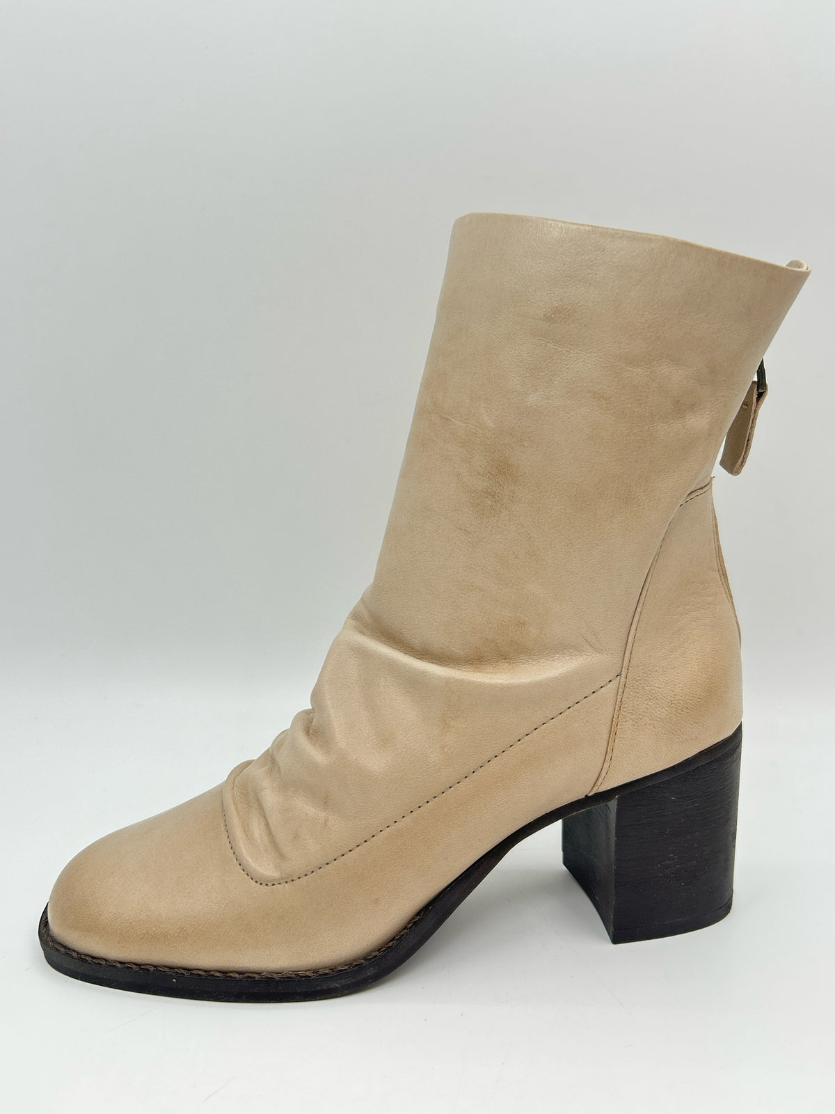 CHELSEA & VIOLET Size 6 BONE Women Booties