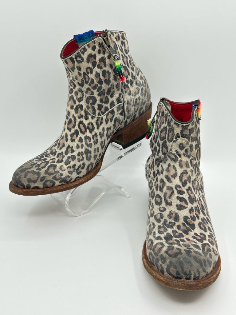 MACI BEAN Size 8 BEIGE AND BROWN Booties