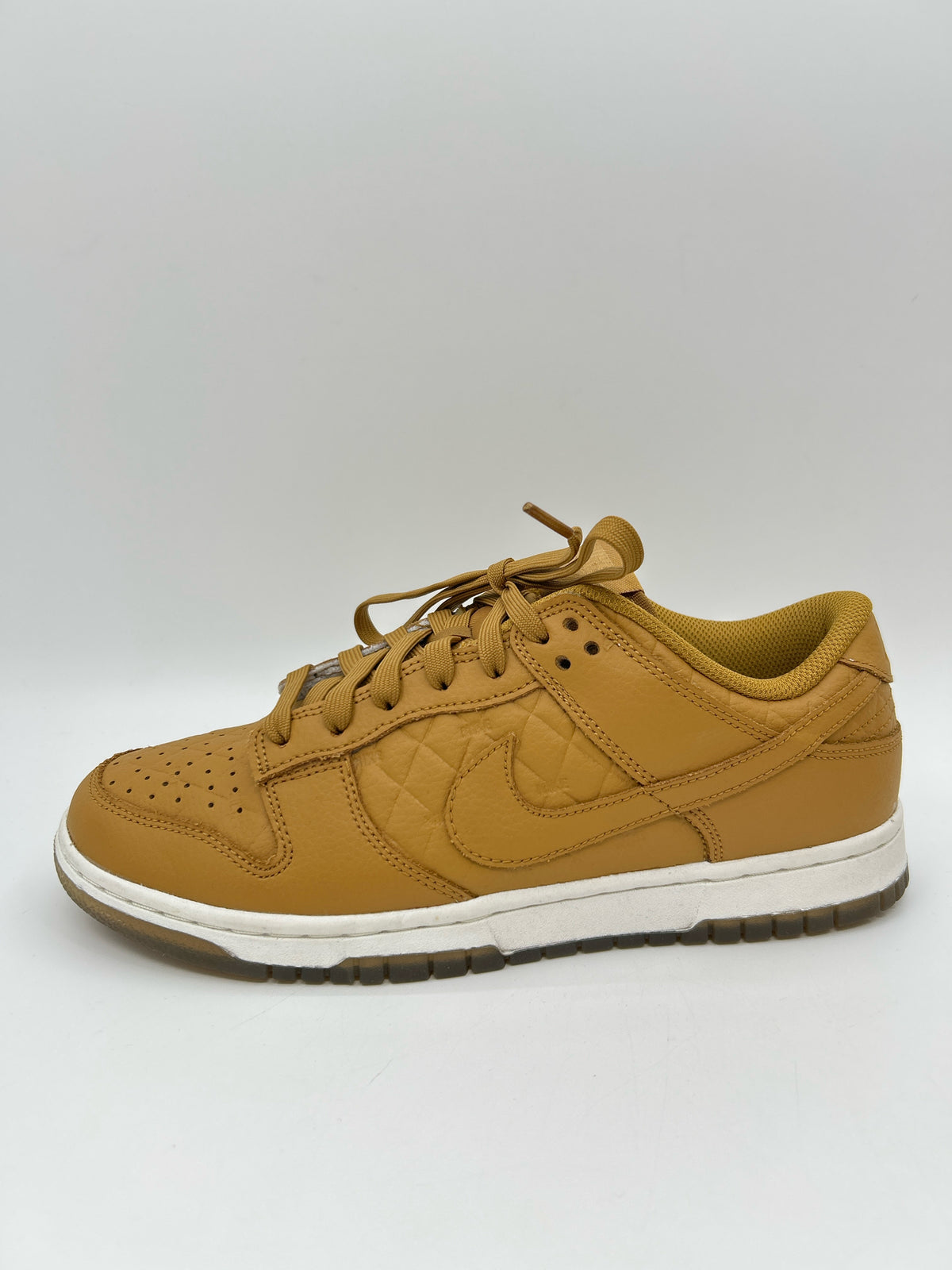 NIKE Size 9 Wheat Women Sneakers