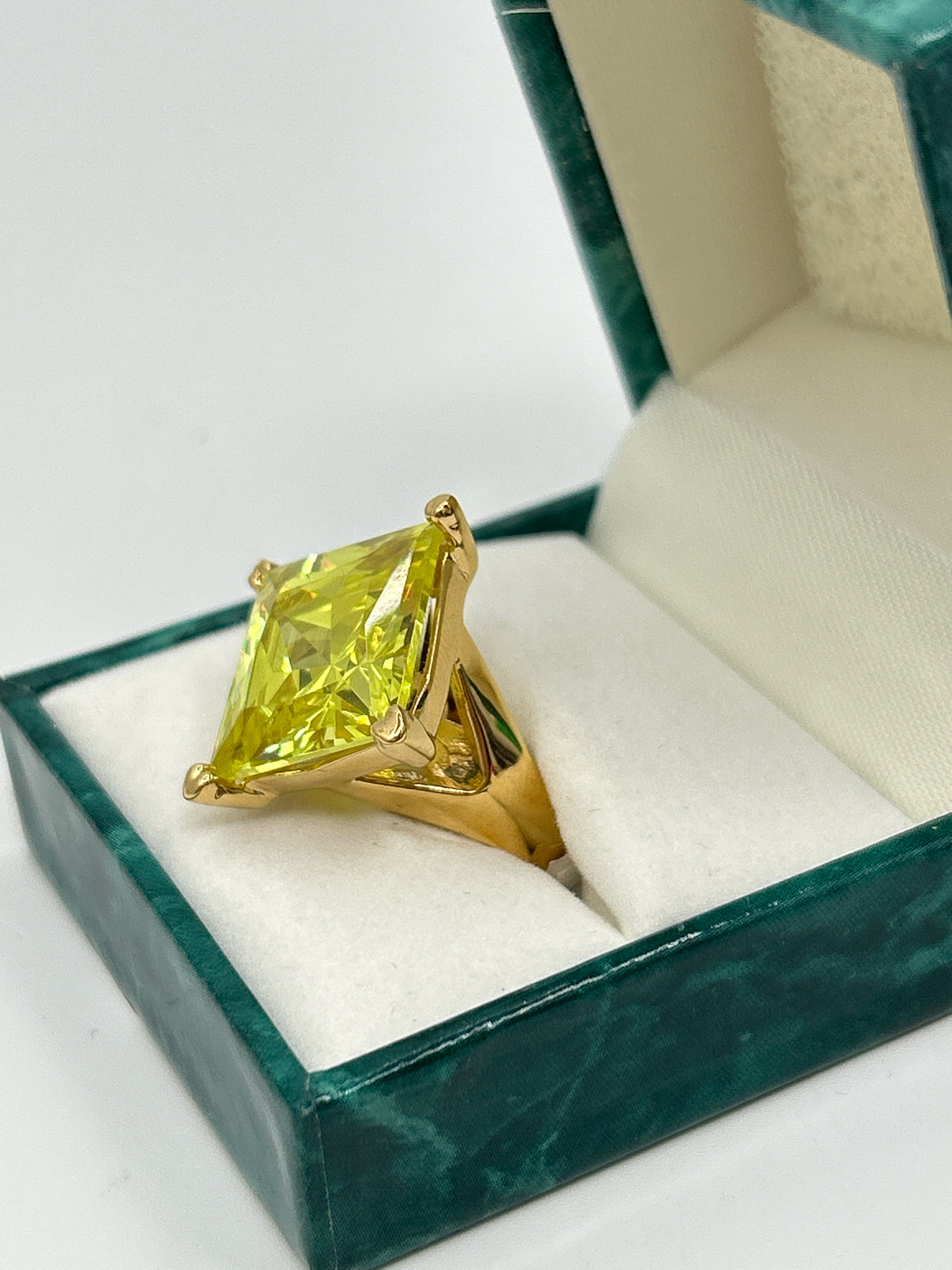 SUZANNE SOMERS Yellow Ring