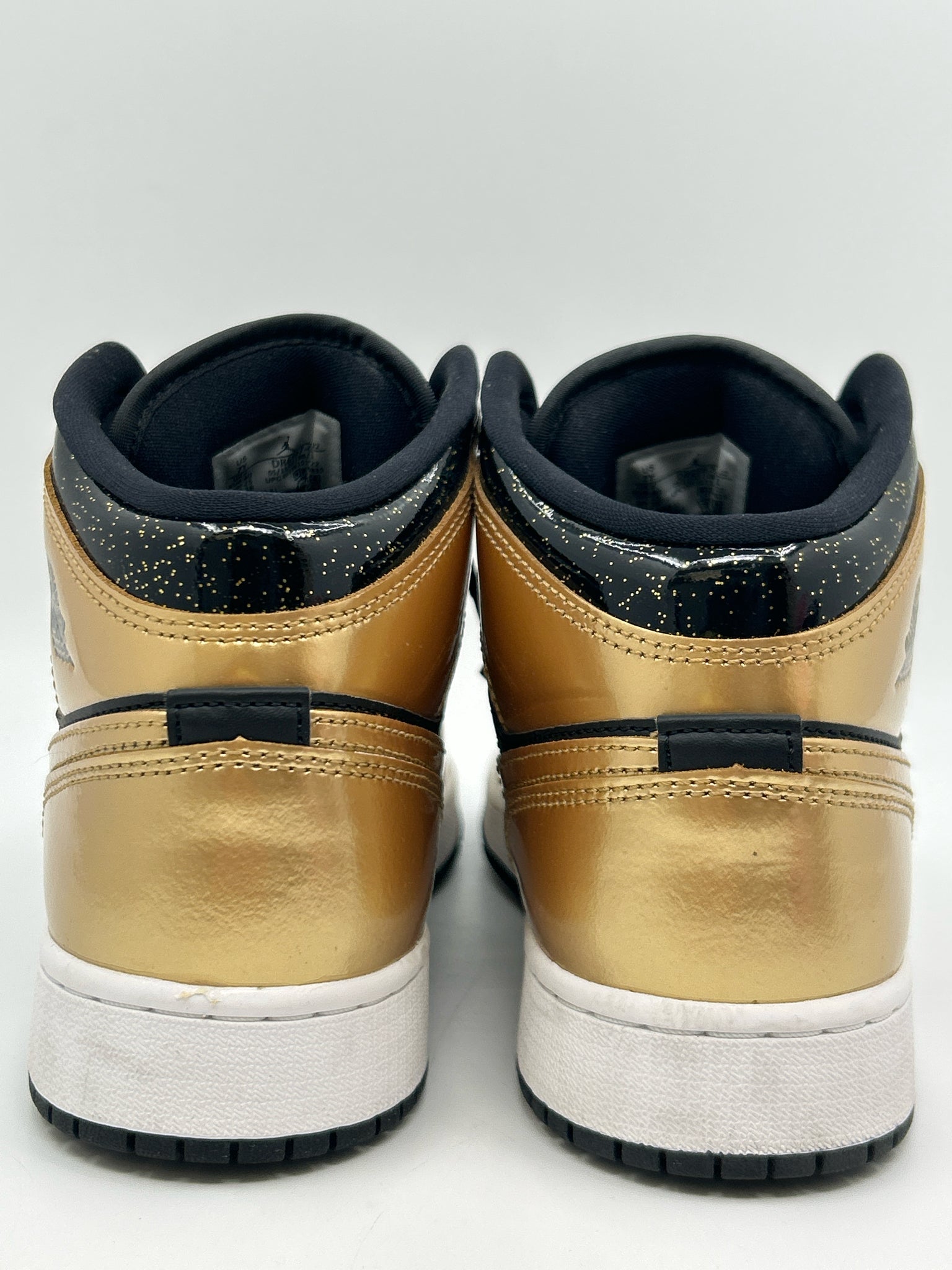 NIKE Size 8.5 BLACK & GOLD Women Sneakers