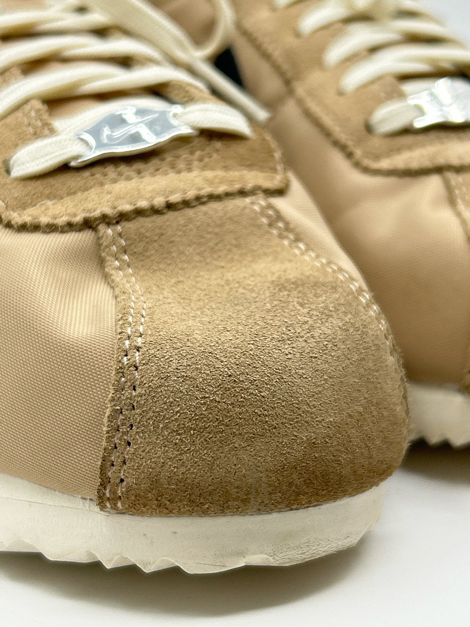 NIKE Size 8.5 BEIGE AND BLACK Women Sneakers