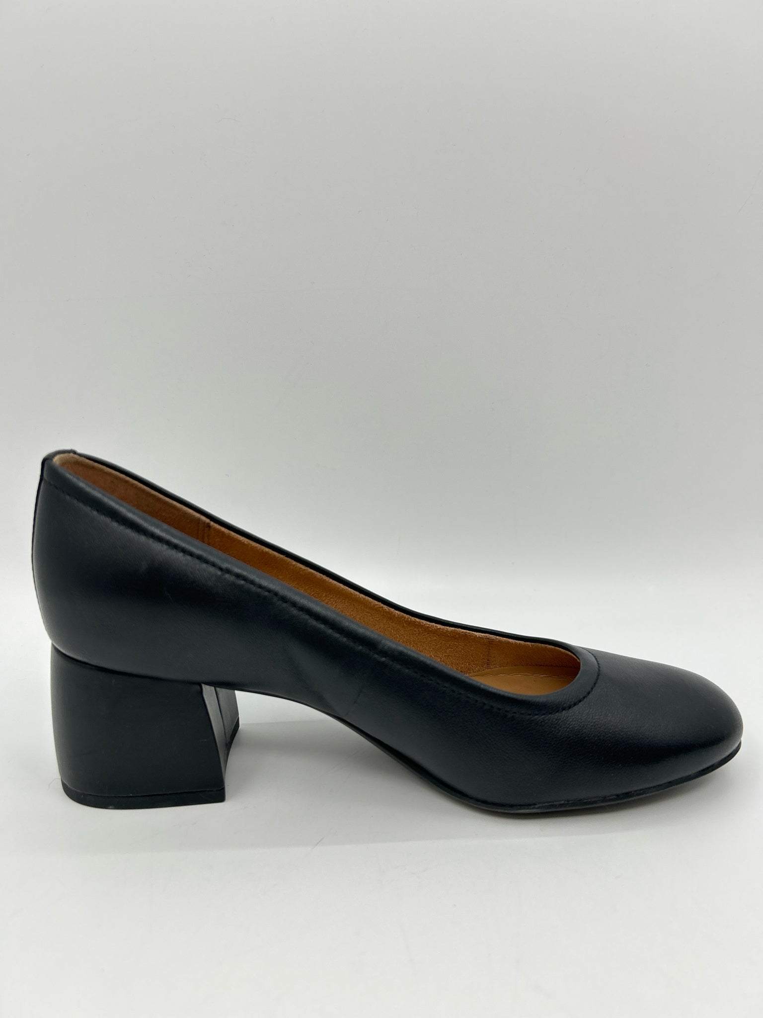 VIONIC NWOB Size 9 Black Women Pumps
