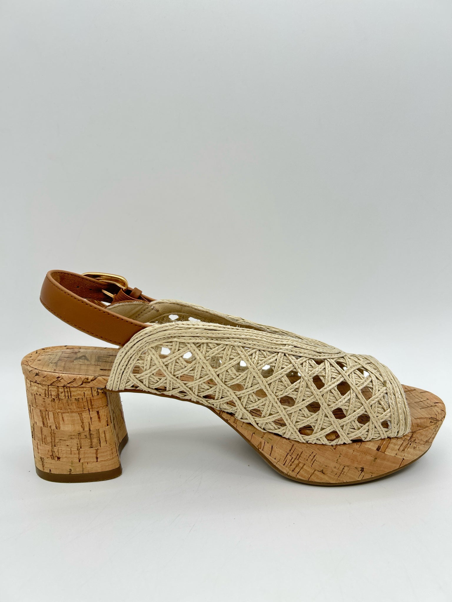 AEROSOLES Size 8M Beige Women Sandal