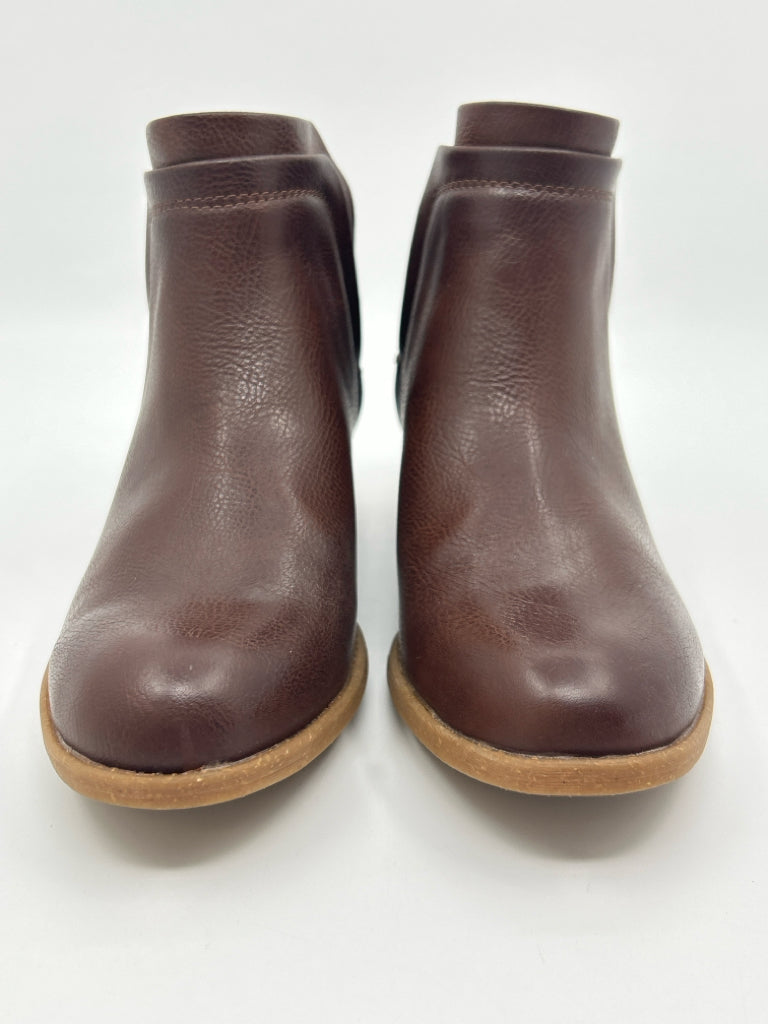 b.o.c. Size 6.5M Brown Booties