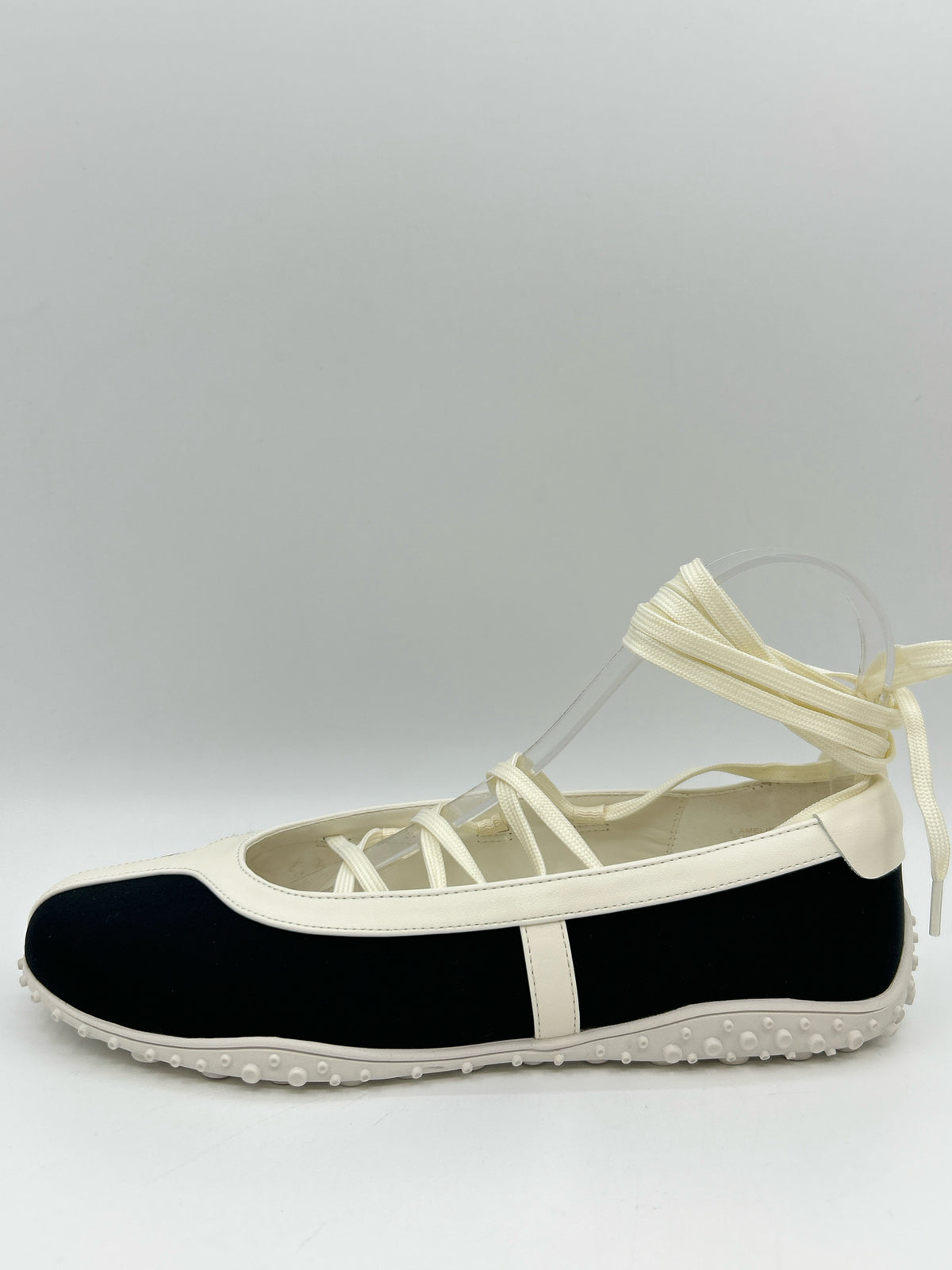 COCONUTS Size 8 Black and White Women Flats