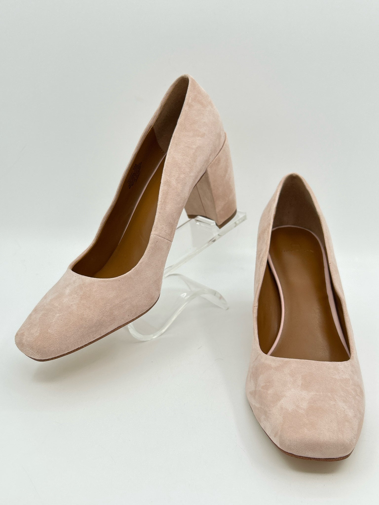 HALSTON Size 9M Pale Pink Women Pumps NWOB