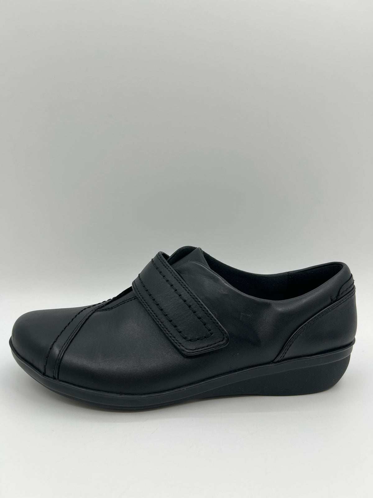 CLARKS COLLECTION NWOB Size 7 Black Women Shoes