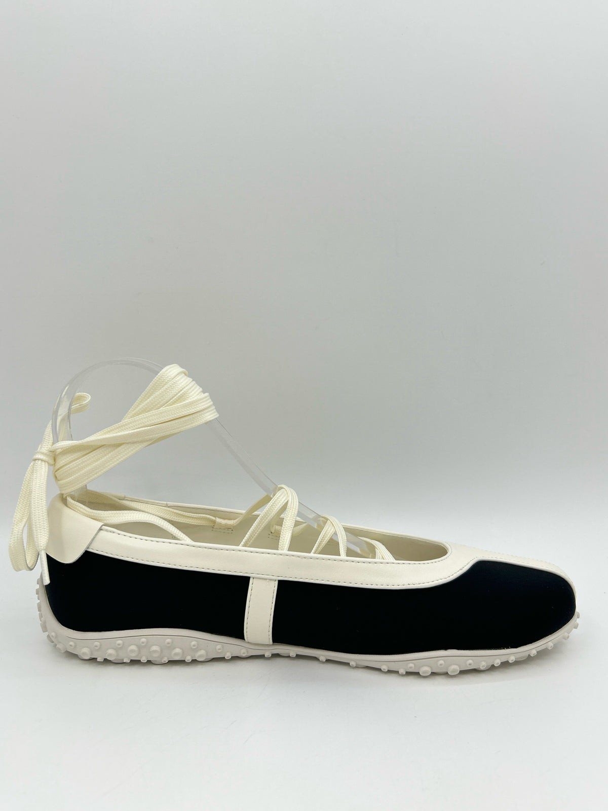 COCONUTS Size 8 Black and White Women Flats