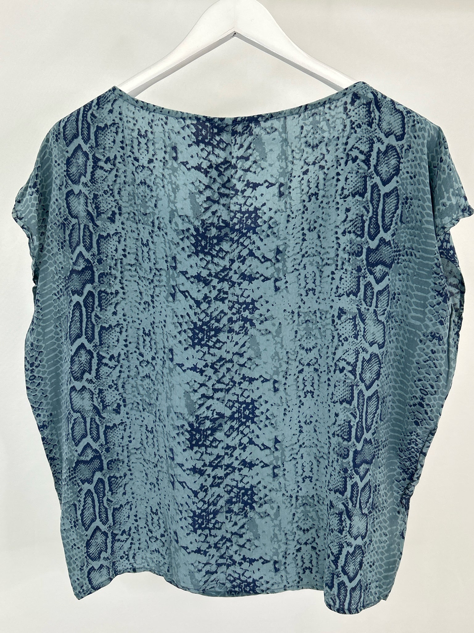 TOLANI Size M Blue Print Women Top