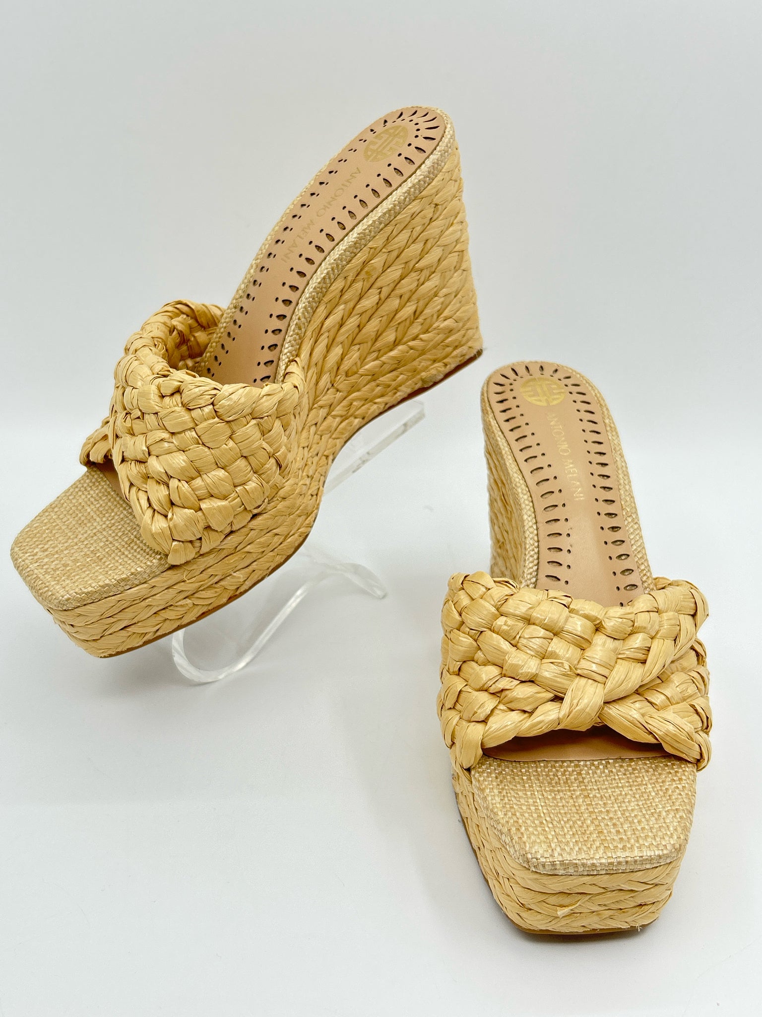 ANTONIO MELANI Size 8M Beige Women Sandal