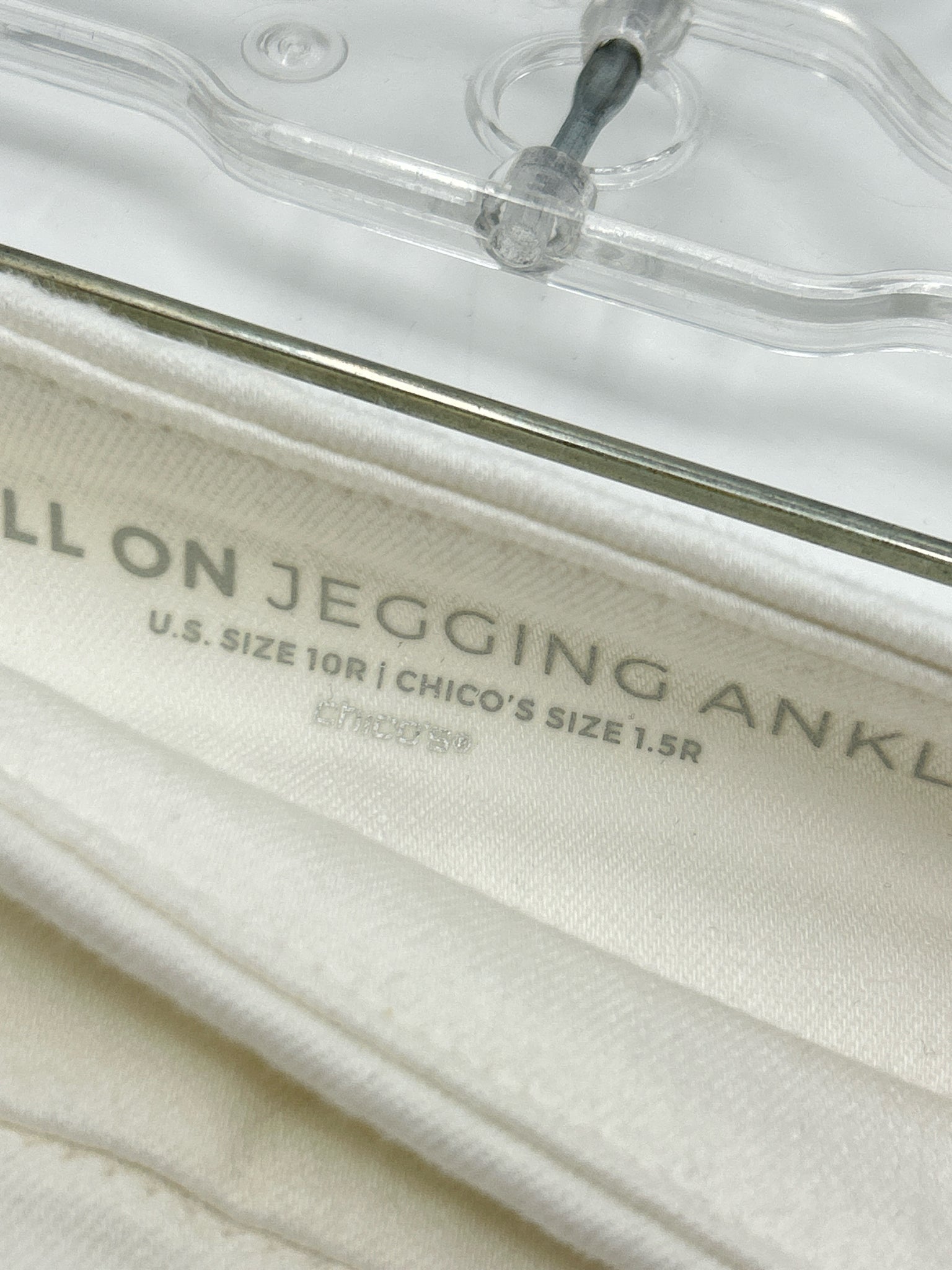 CHICO'S Size 10R White Women Jegging
