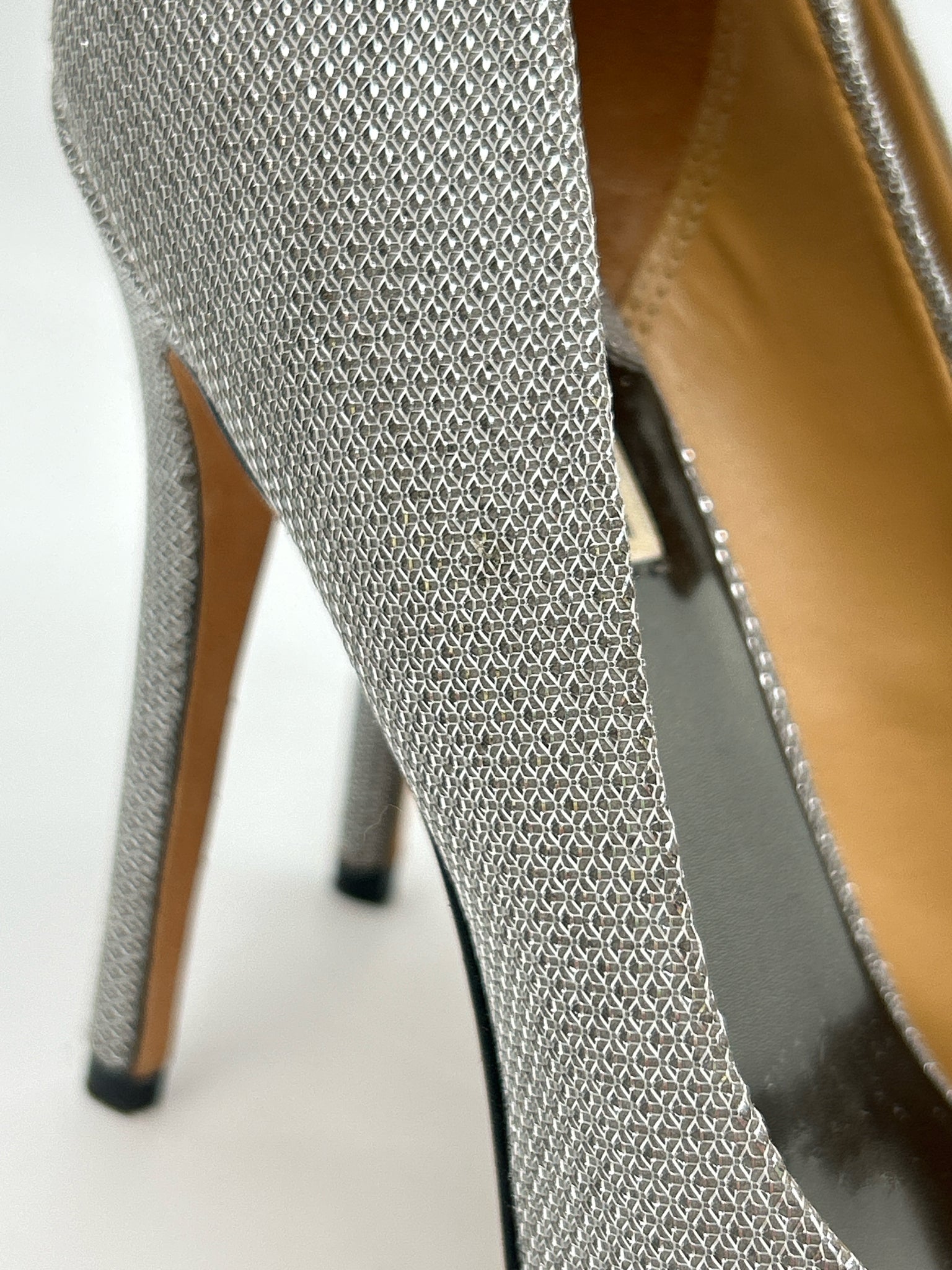 BADGLEY MISCHKA Size 8M Silver Women Pumps