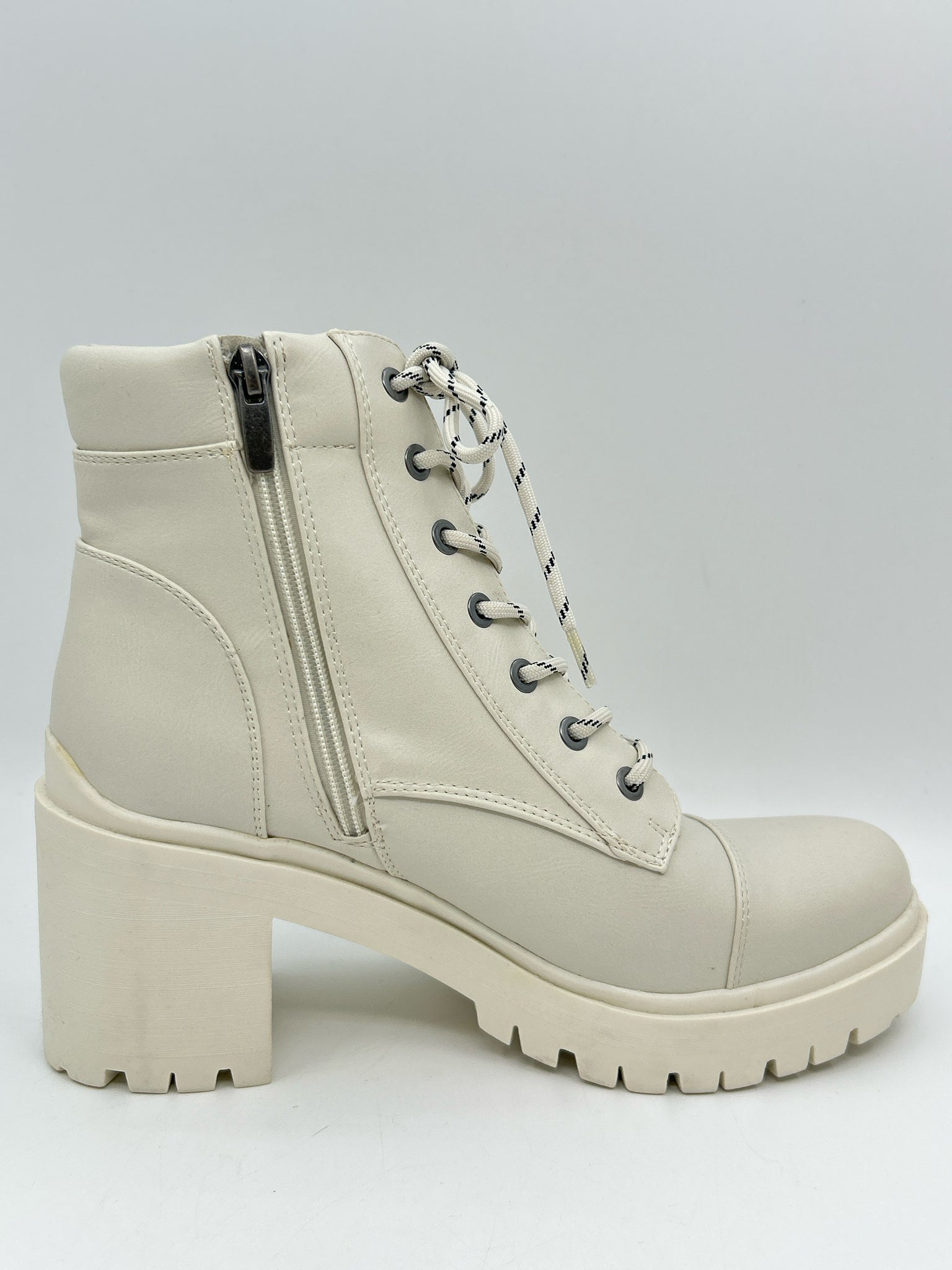 NINE WEST Size 9.5 off white Women Booties