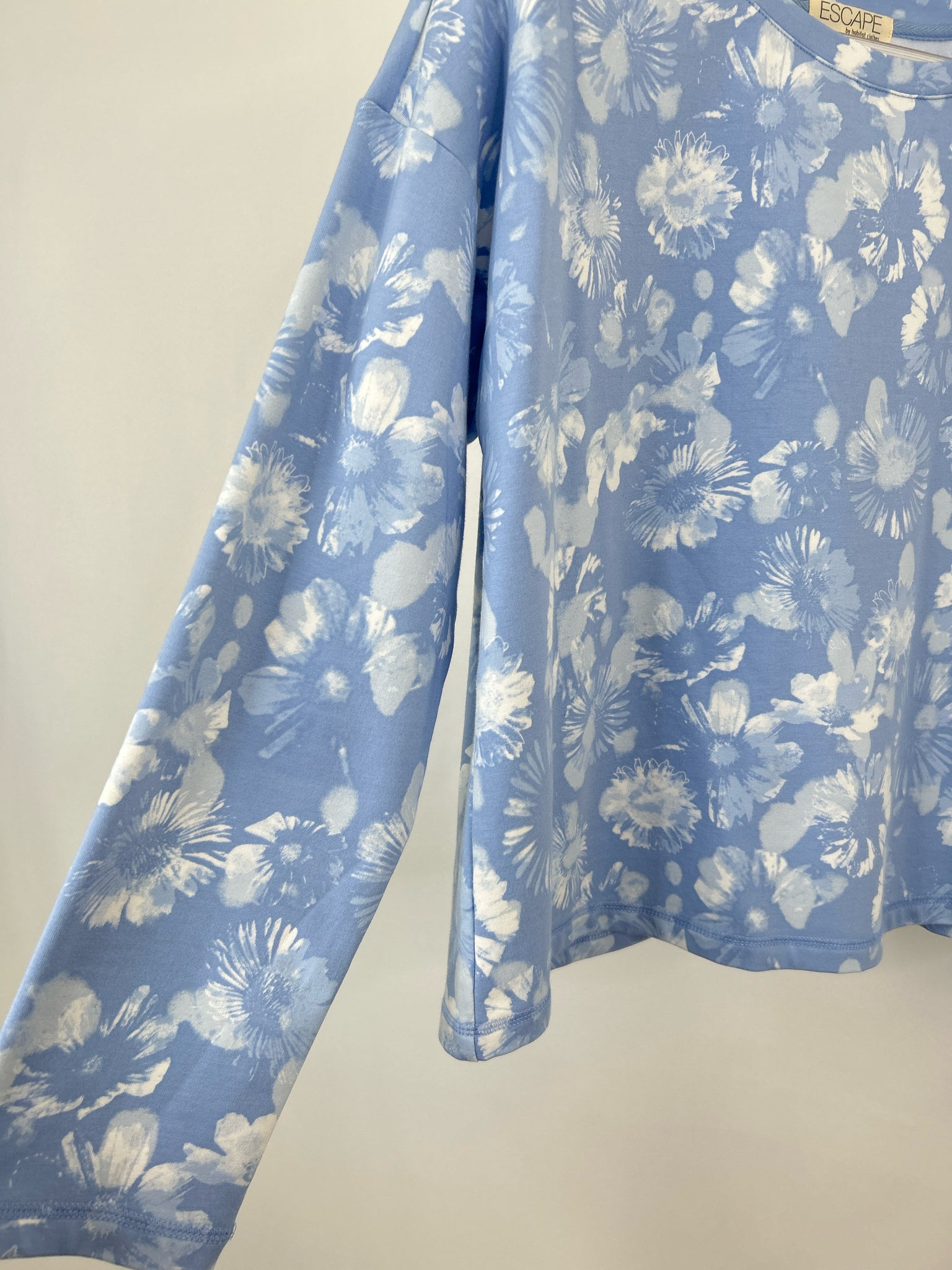 Escape by Habitat Clothes Size S Blue floral Women Pullover