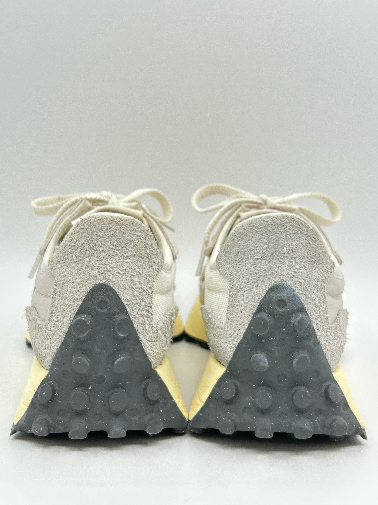 NEW BALANCE Size 7M Grey and white Women Sneakers