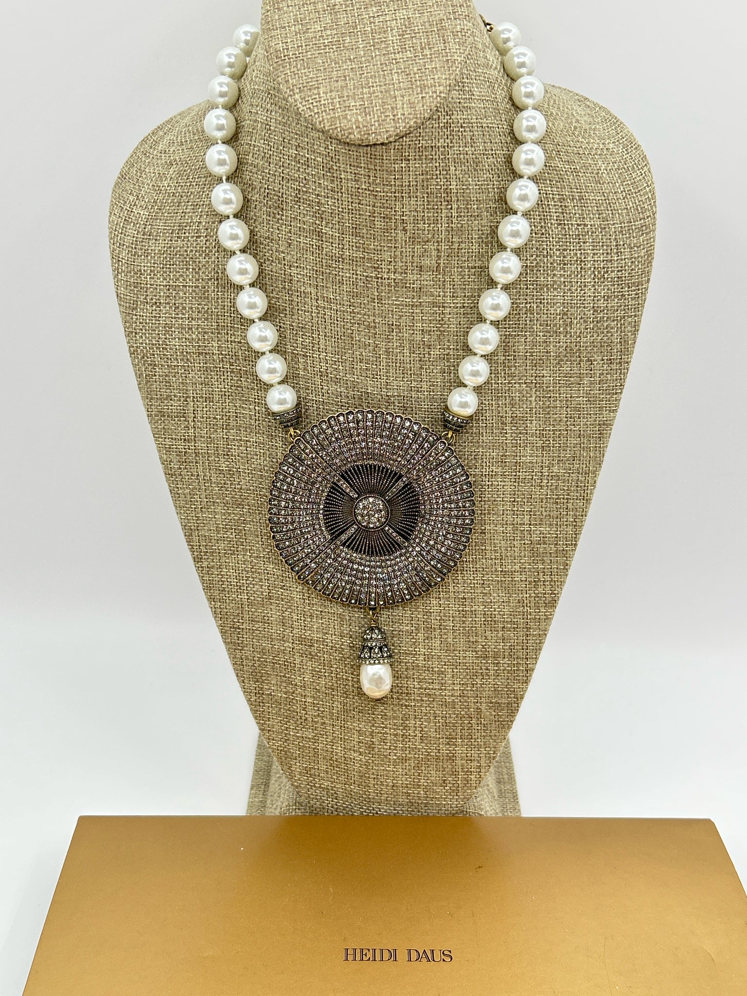 HEIDI DAUS Ivory and Gold Necklace