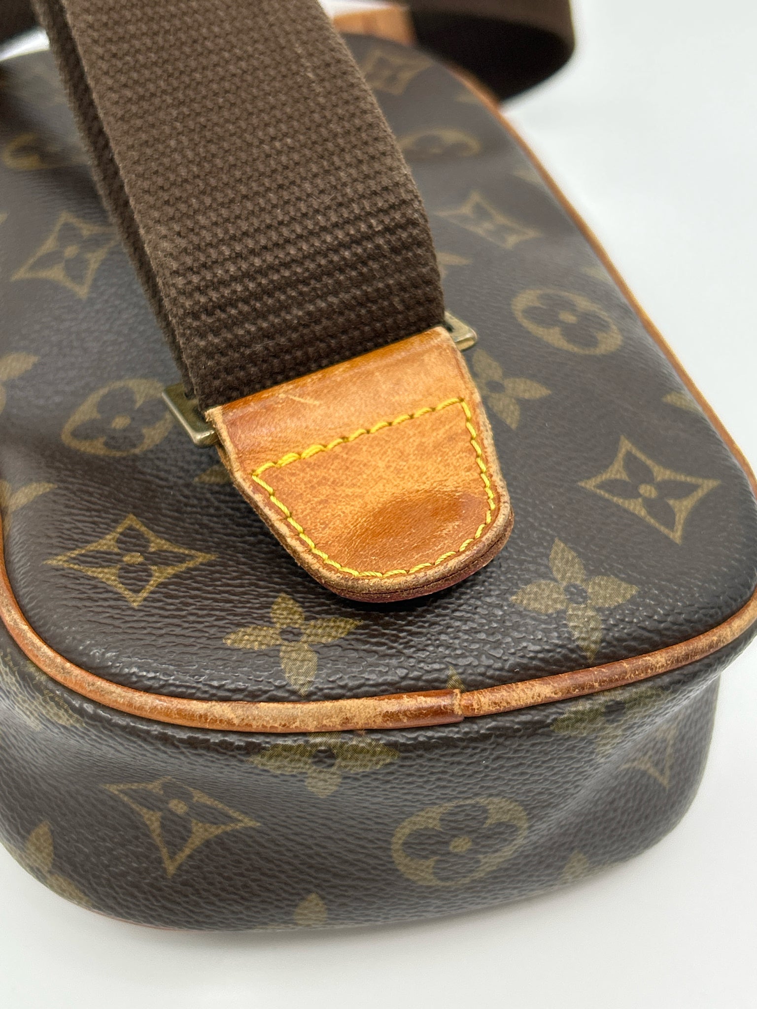 LOUIS VUITTON Brown Monogram Women Sling Bag Purse