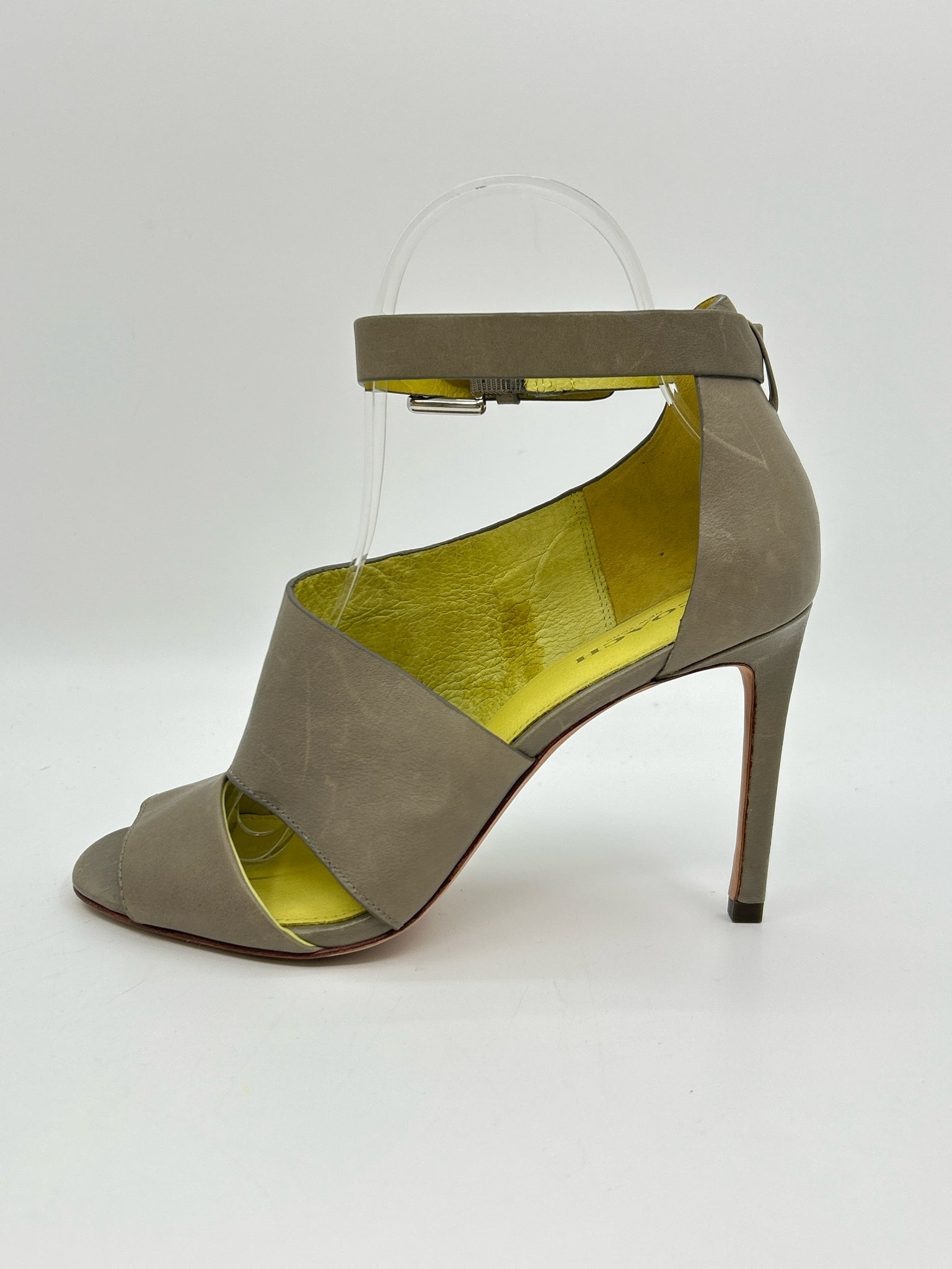 Coach Size 7B Taupe Grey Women Pumps