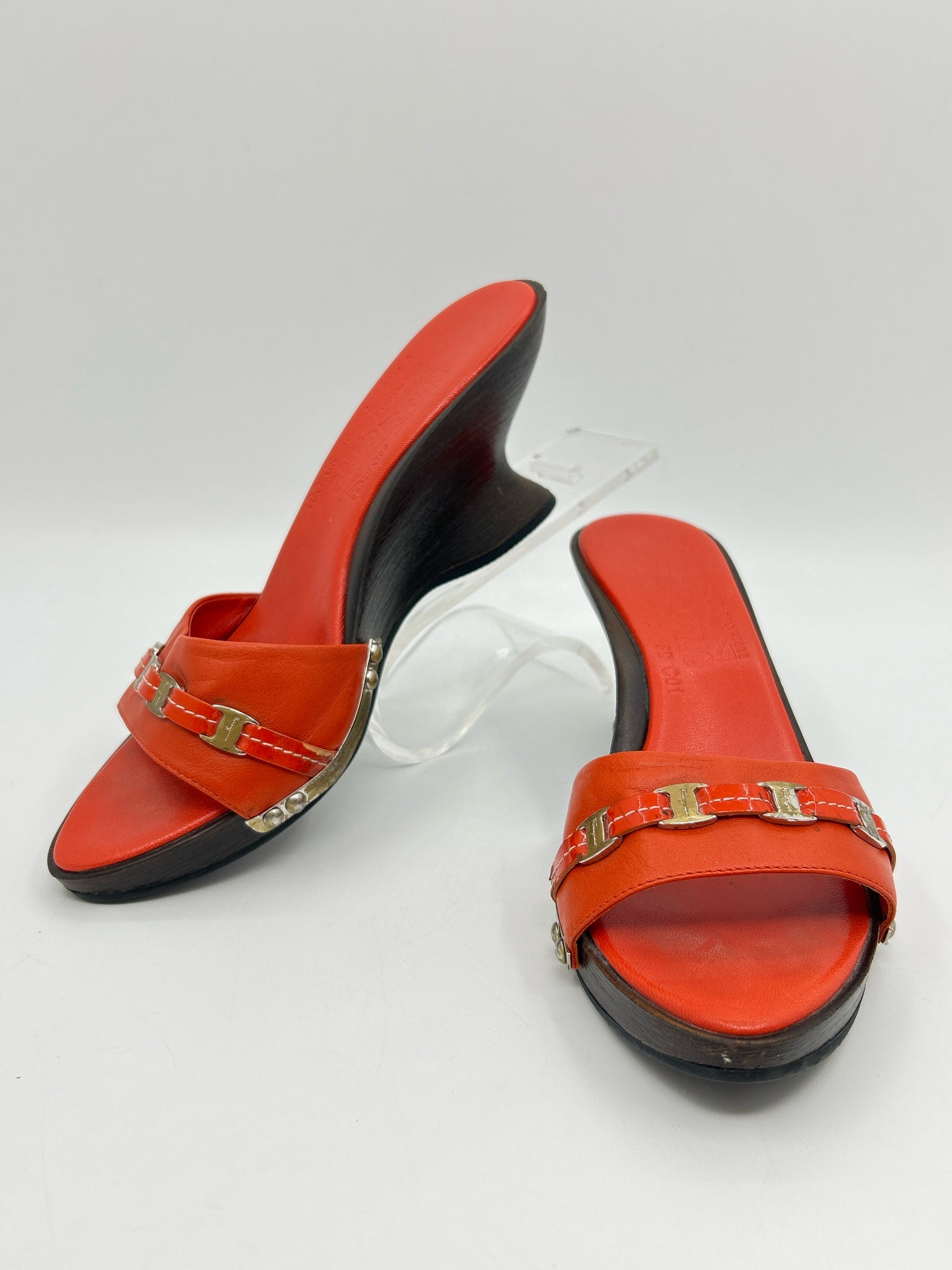 SALVATORE FERRAGAMO Size 7B Orange Women Sandal