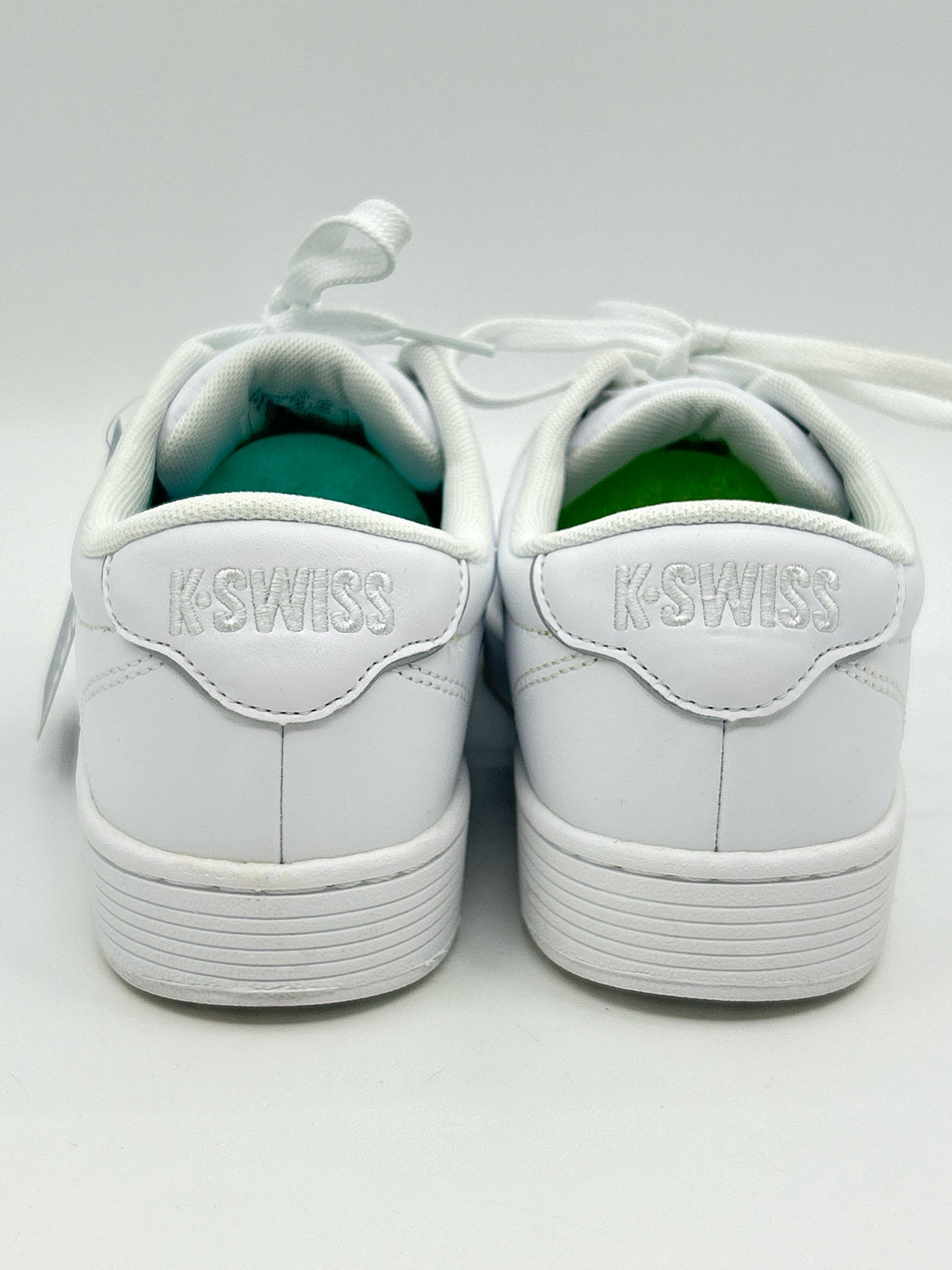 K SWISS NWT Size 7 White Women Sneakers