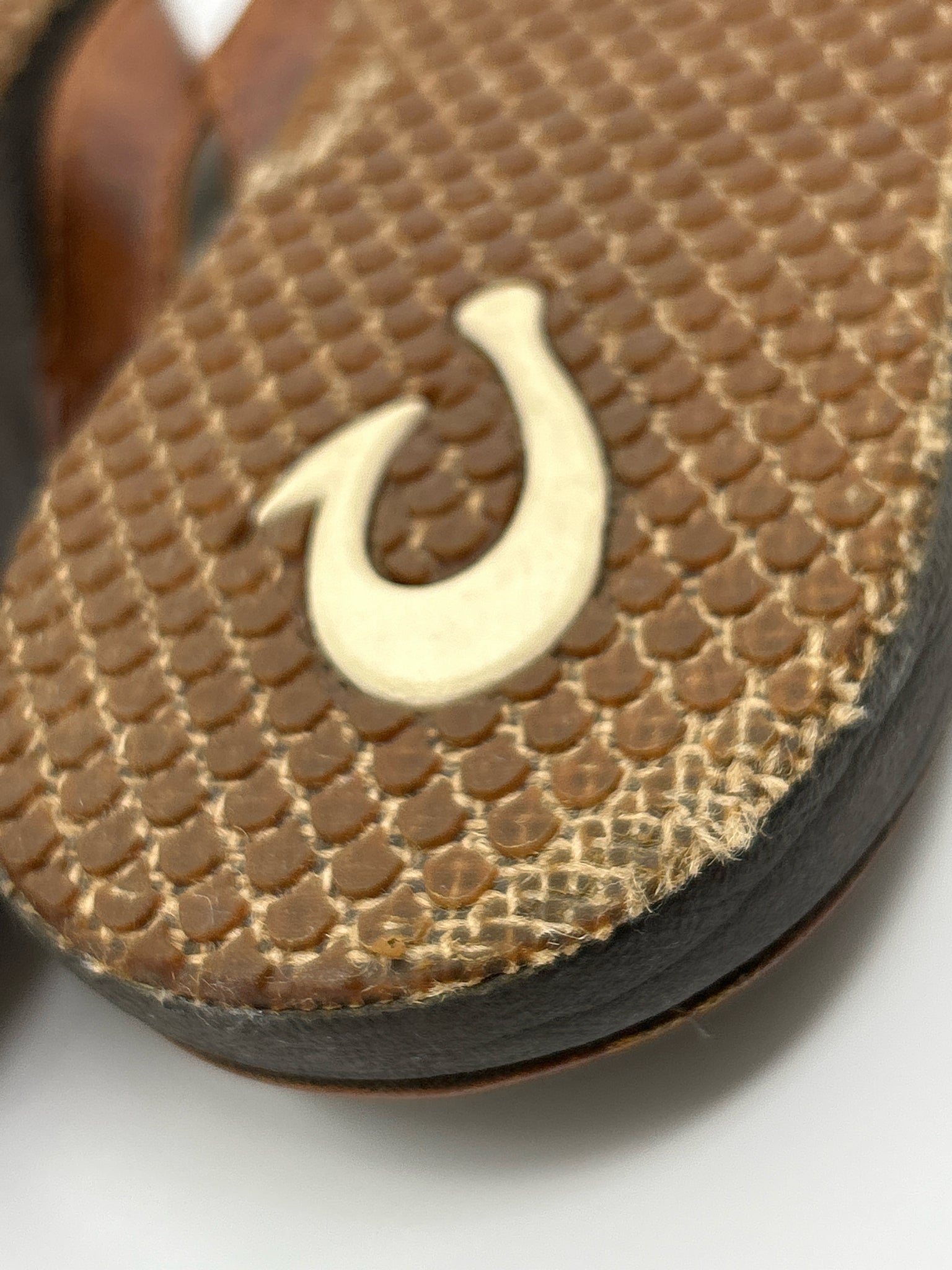 OLUKAI Size 8 Tan Women Sandal