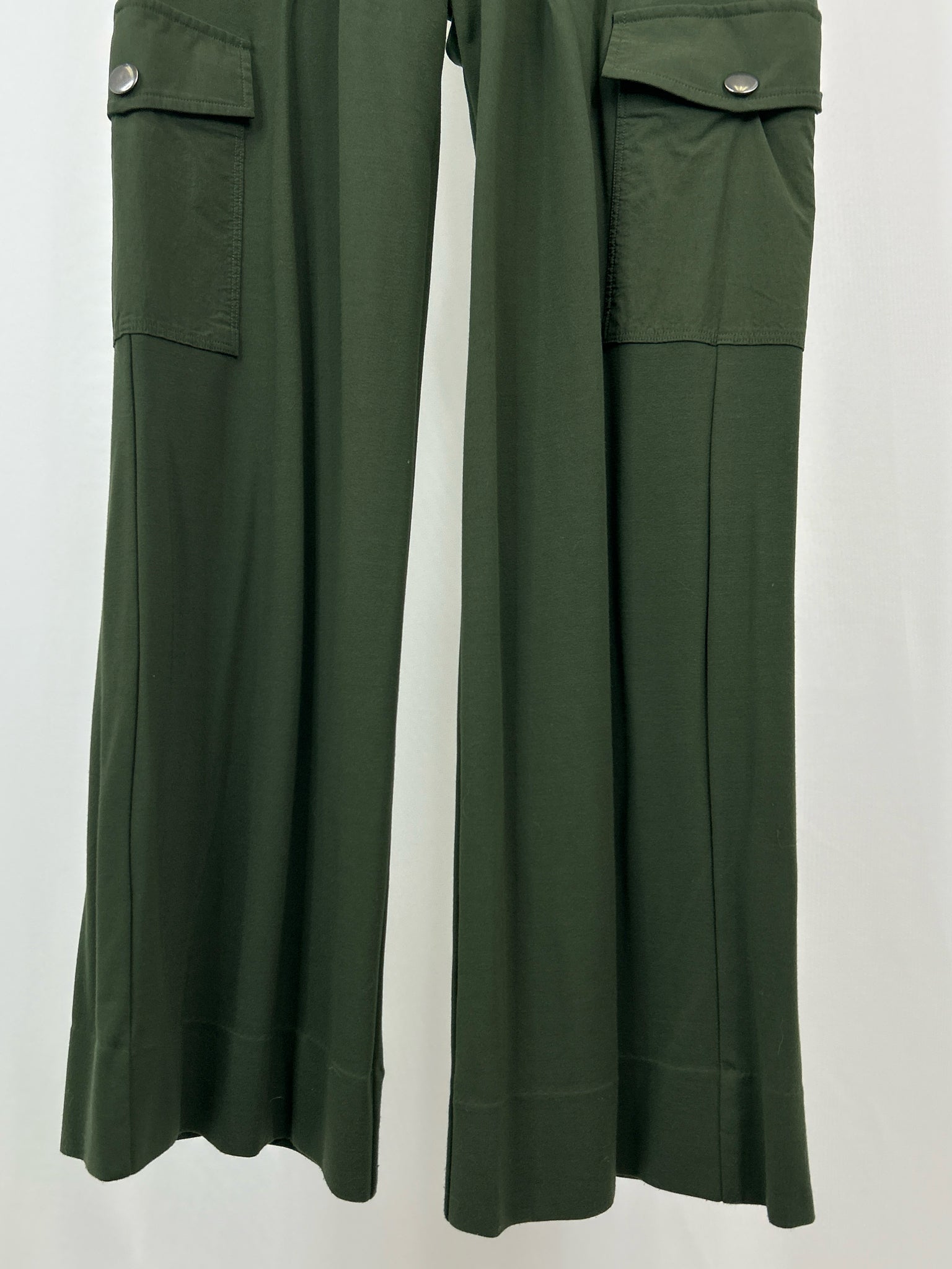 CABI Size M Green Women Pants