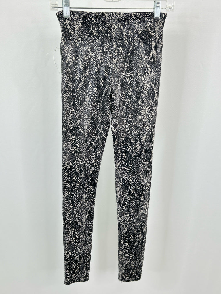 SPANX Size S Black and White Legging